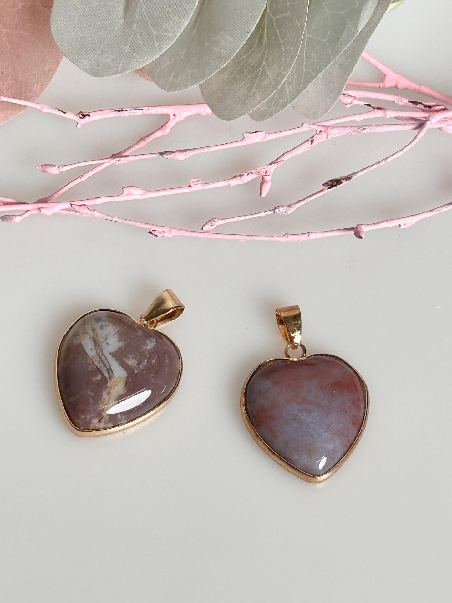 Ocean Jasper heart pendant with great drawing in gold-colored setting – gemstone jewelry for women