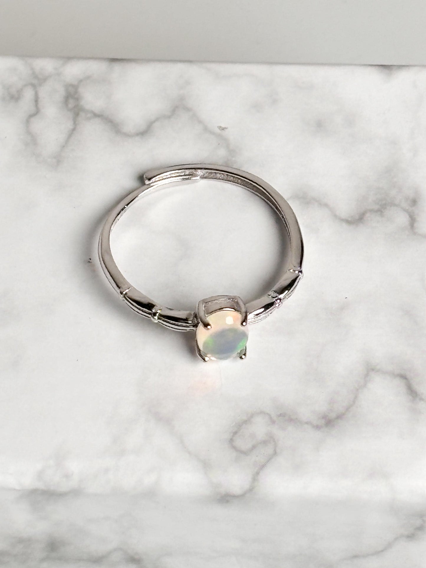 925 silver ring with white opal, adjustable size – Elegant ring for women, fine & timeless, perfect gift