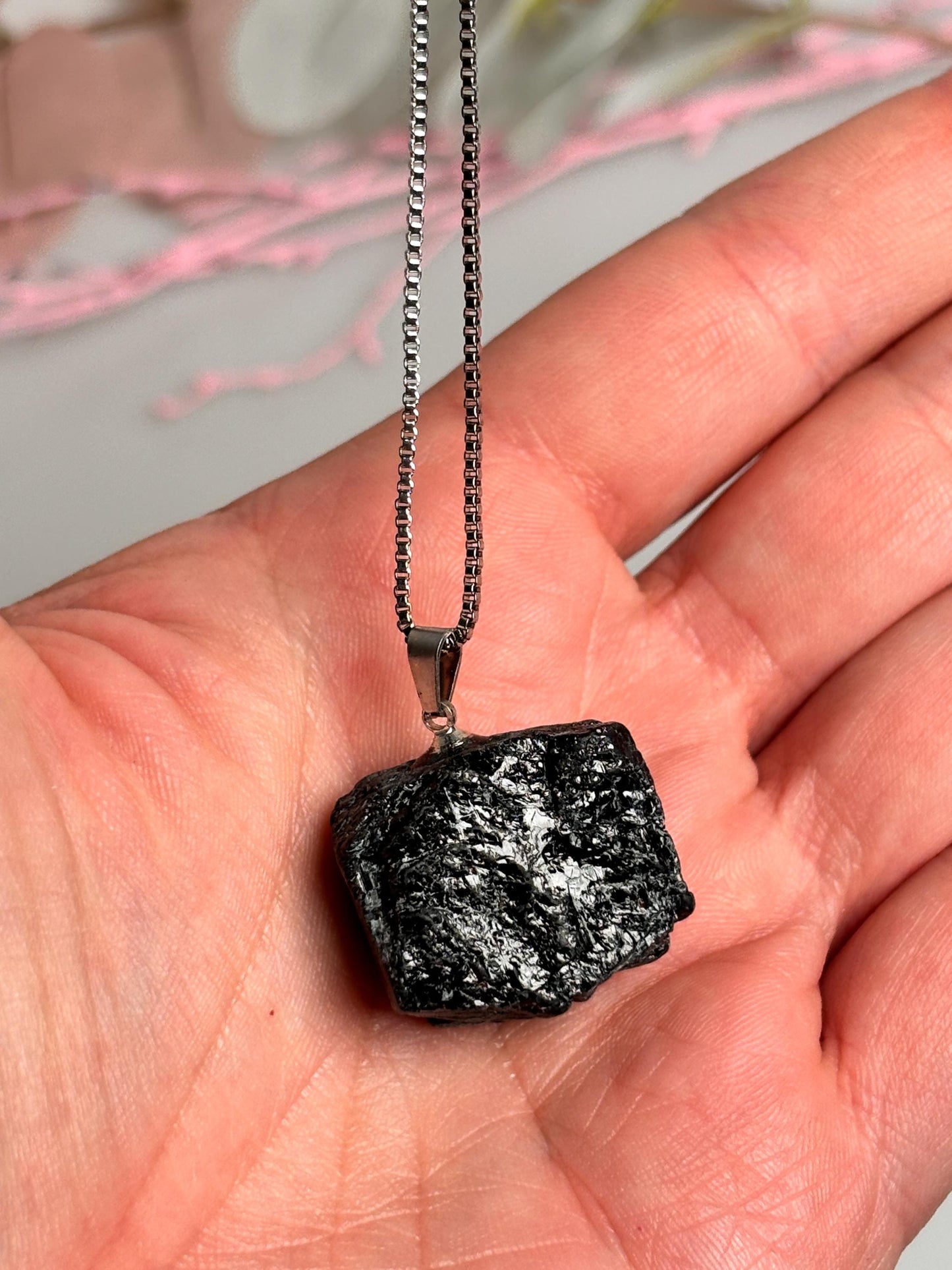 Turmalin Rohstein Kettenanhänger | Schwarzer Turmalin Schmuck | Schutzstein Anhänger | Edelstein Anhänger Unisex