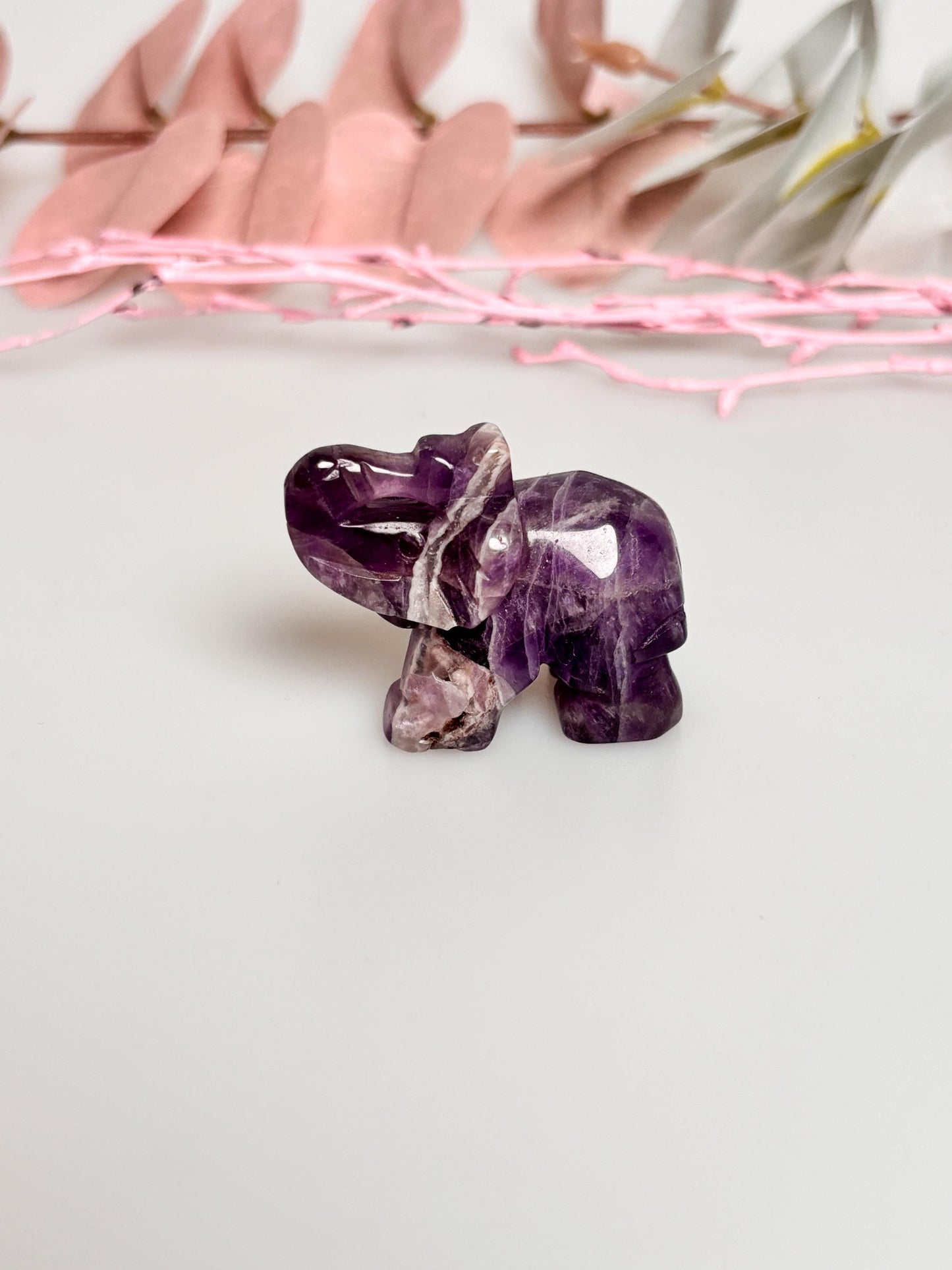 Kleiner Kristall-Elefant  Ocean Jaspis, Amethyst, Yooperlit und Howlith | Glücksbringer & Deko aus Edelsteinen