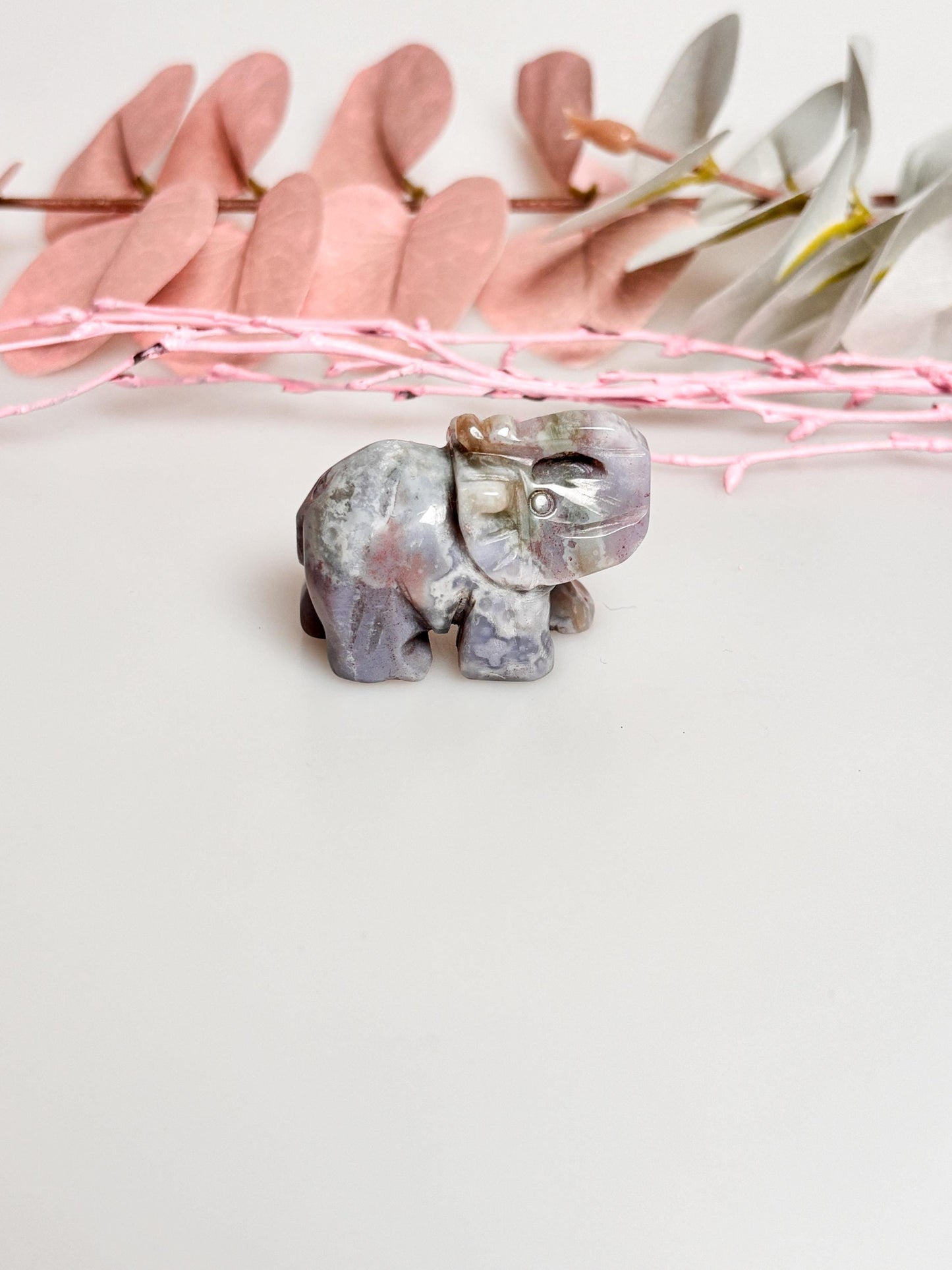Kleiner Kristall-Elefant  Ocean Jaspis, Amethyst, Yooperlit und Howlith | Glücksbringer & Deko aus Edelsteinen