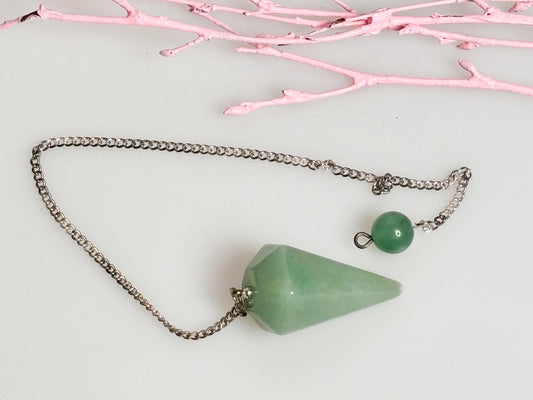 Crystal pendulum made of green aventurine on a chain | Spiritual tool for energy work, meditation & heart chakra healing