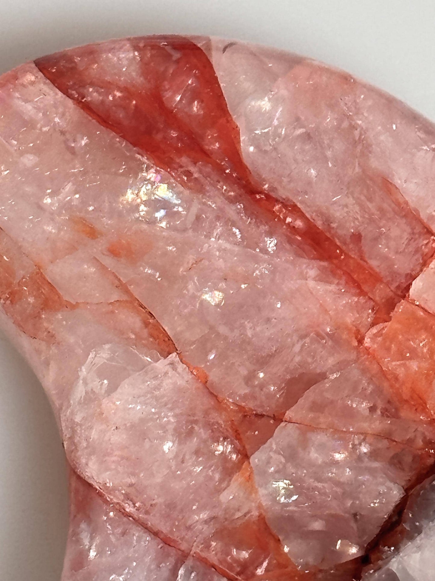 Feuerquarz Mond Carving - kleines Deko-Highlight mit tollen Regenbögen, spirituelle Deko für Harmonie und Energie
