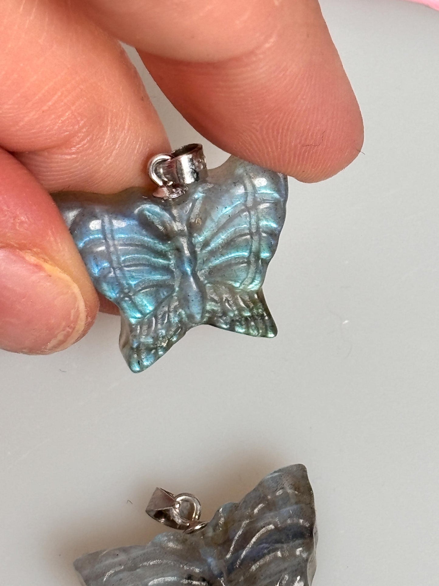 High Quality Labradorit Kettenanhänger Schmetterling Blauer Flash, hochwertiger Kristall-Schmuck für Energie und Schutz