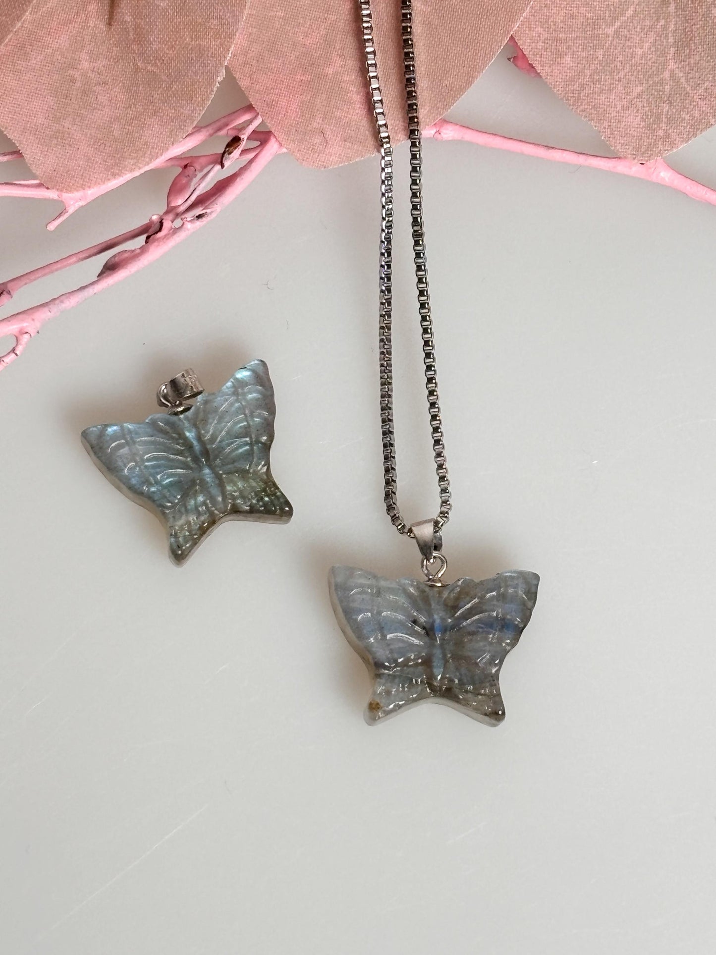 High Quality Labradorit Kettenanhänger Schmetterling Blauer Flash, hochwertiger Kristall-Schmuck für Energie und Schutz