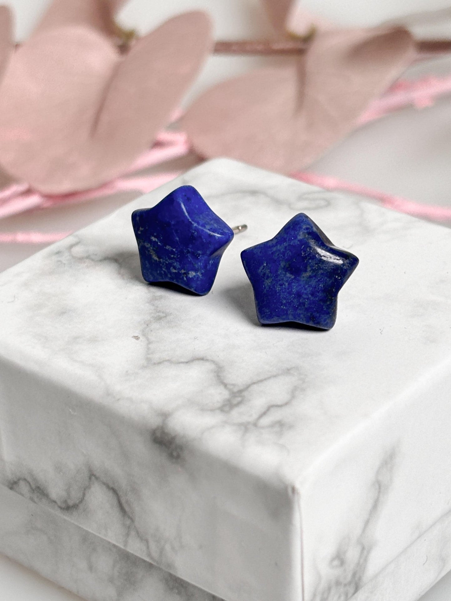 Lapislazuli Stern Ohrstecker mit 925 Silberstecker Edler blauer Stein, Symbol für Weisheit & Schutz, ideal als Geschenk