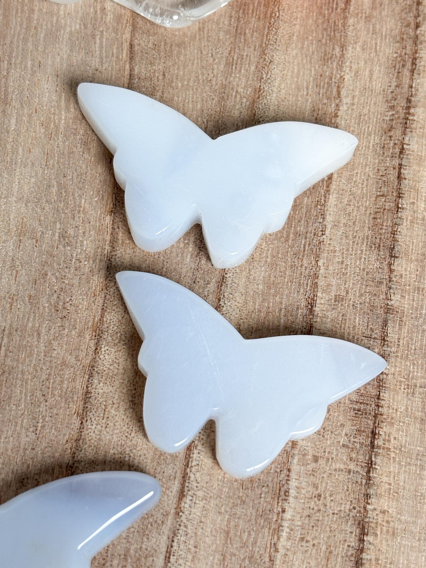 Blauer Chalcedon Schmetterlinge Deko  Edelstein Kristall Figur für Harmonie & Balance | Spirituelle Wohnaccessoires