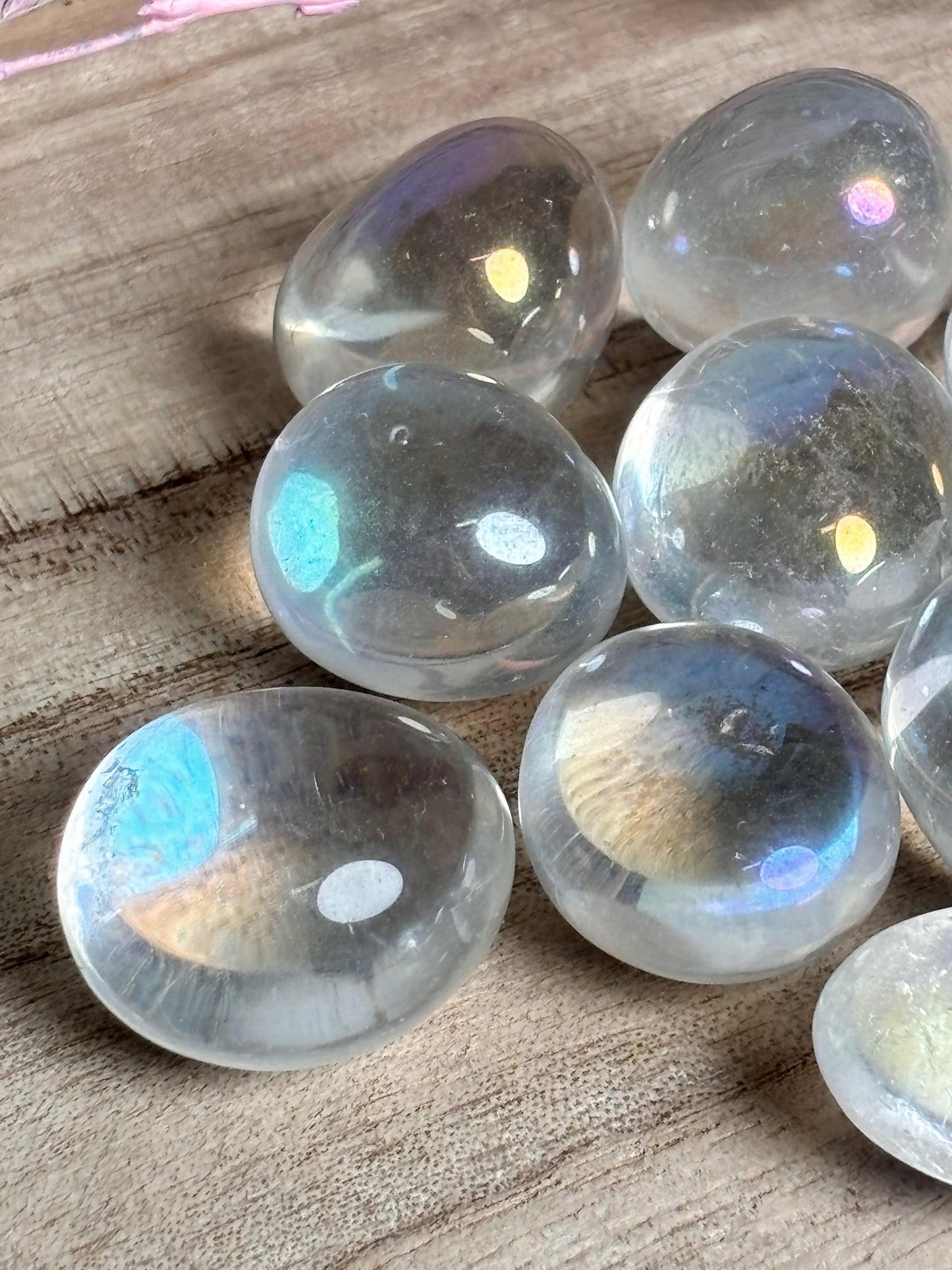 Angel Aura Quarz Trommelsteine schimmernde Regenbogen Kristalle, ideal für Meditation & Dekoration