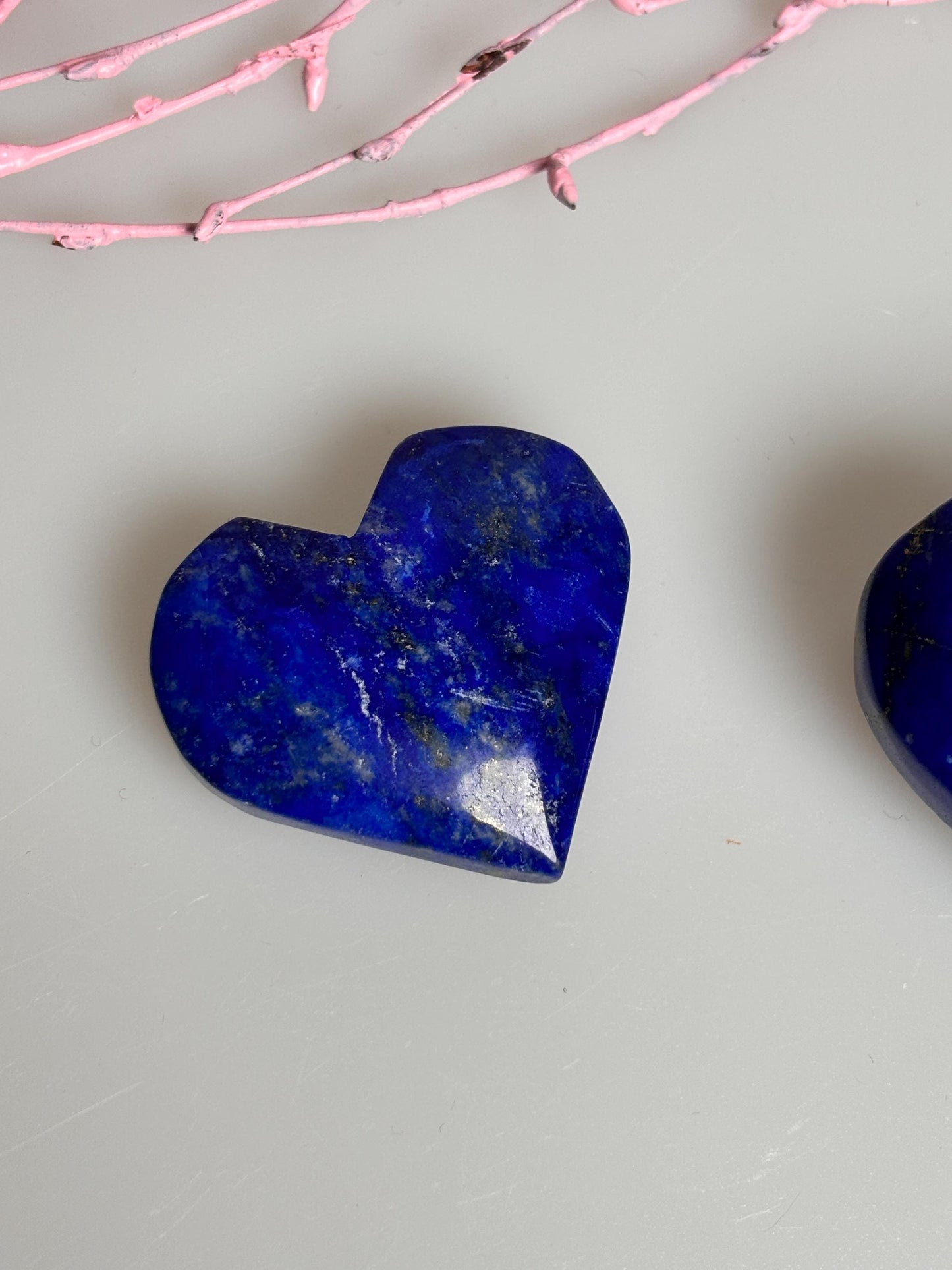 Lapislazuli Dekoherz mit Pyriteinschlüssen  verschiedene Größen, spirituelle Dekoration und Glücksbringer