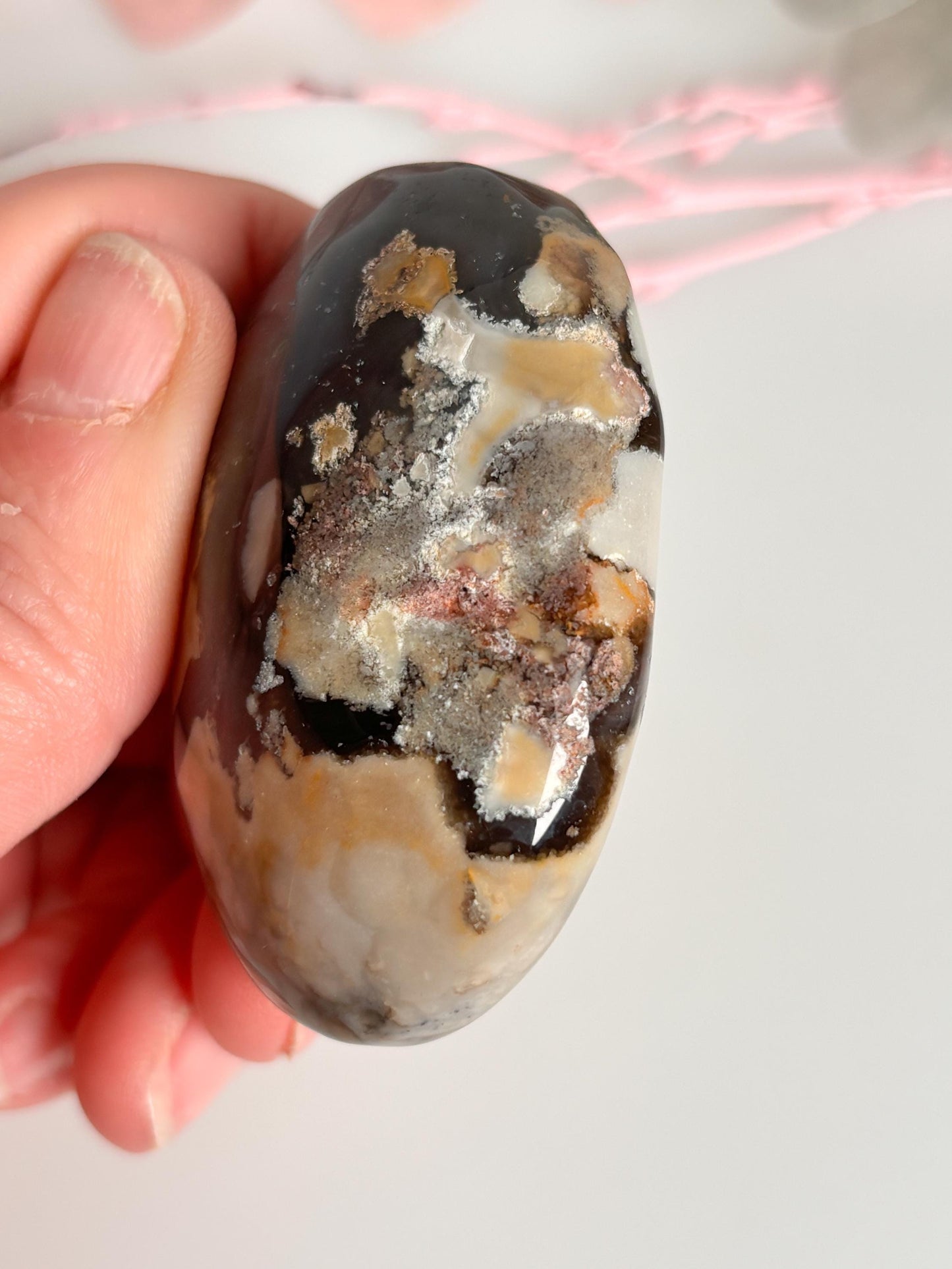 Vulcano Achat Palmstone UV-reaktiv Leuchtender Heilstein in intensiven Farben, handpoliert, einzigartiger Kristall