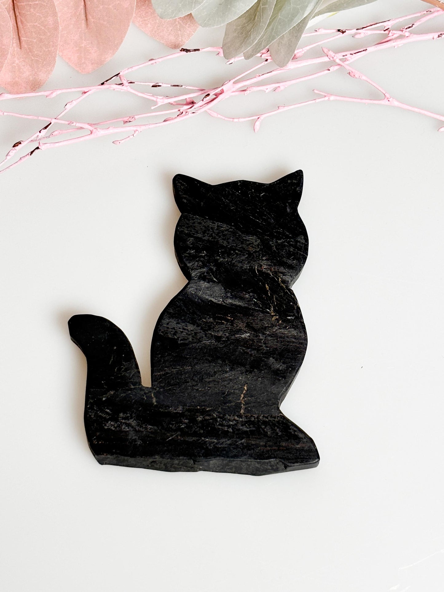 Shungit Katze – Einzigartige Dekoration für Katzenliebhaber | Schutzstein mit Wirkung | 10 x 7,2 x 0,8 cm