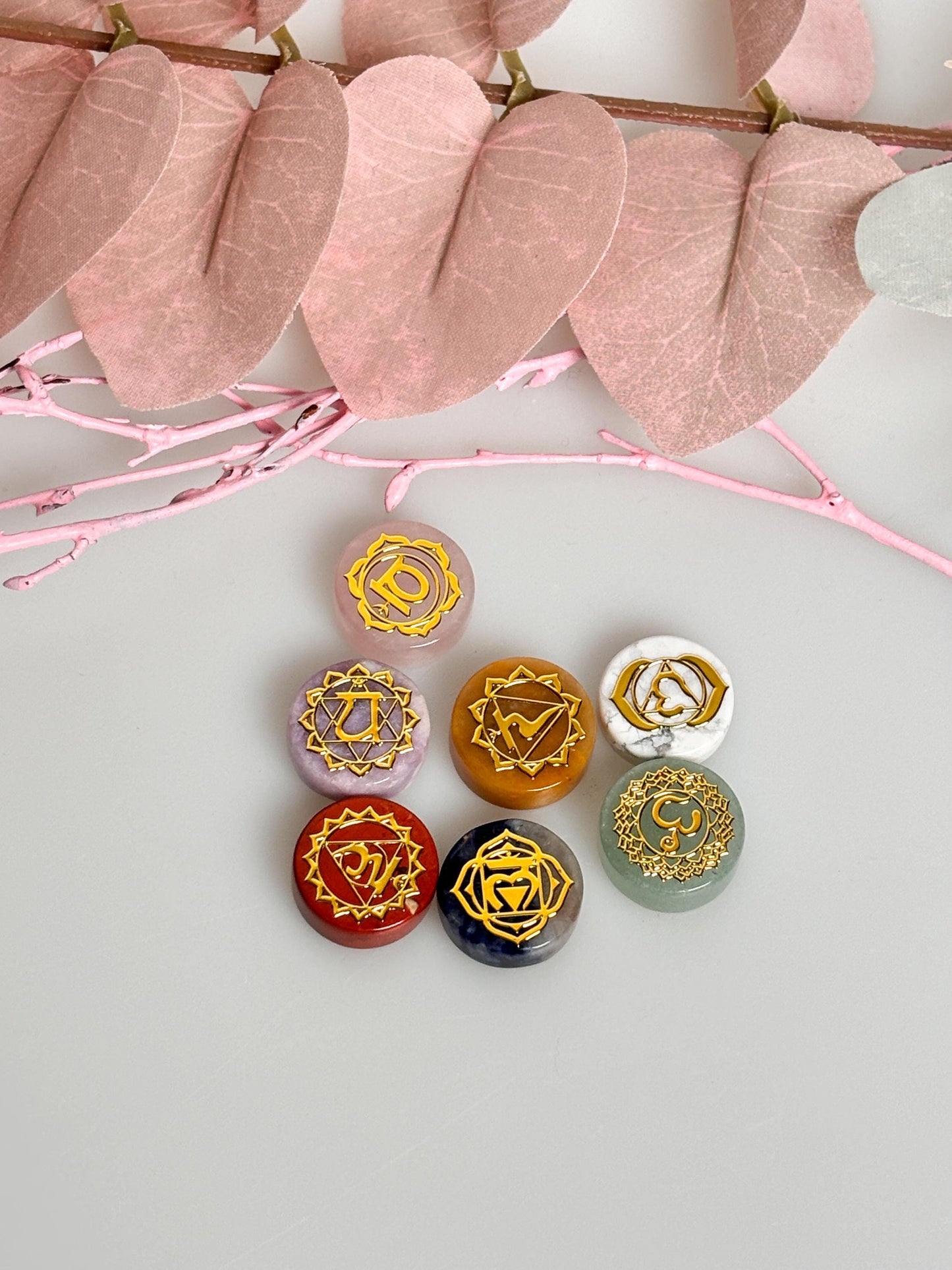 Kleine Kristall Chakra Steine Set 7 Edelsteine für Energiearbeit, Heilung & Meditation