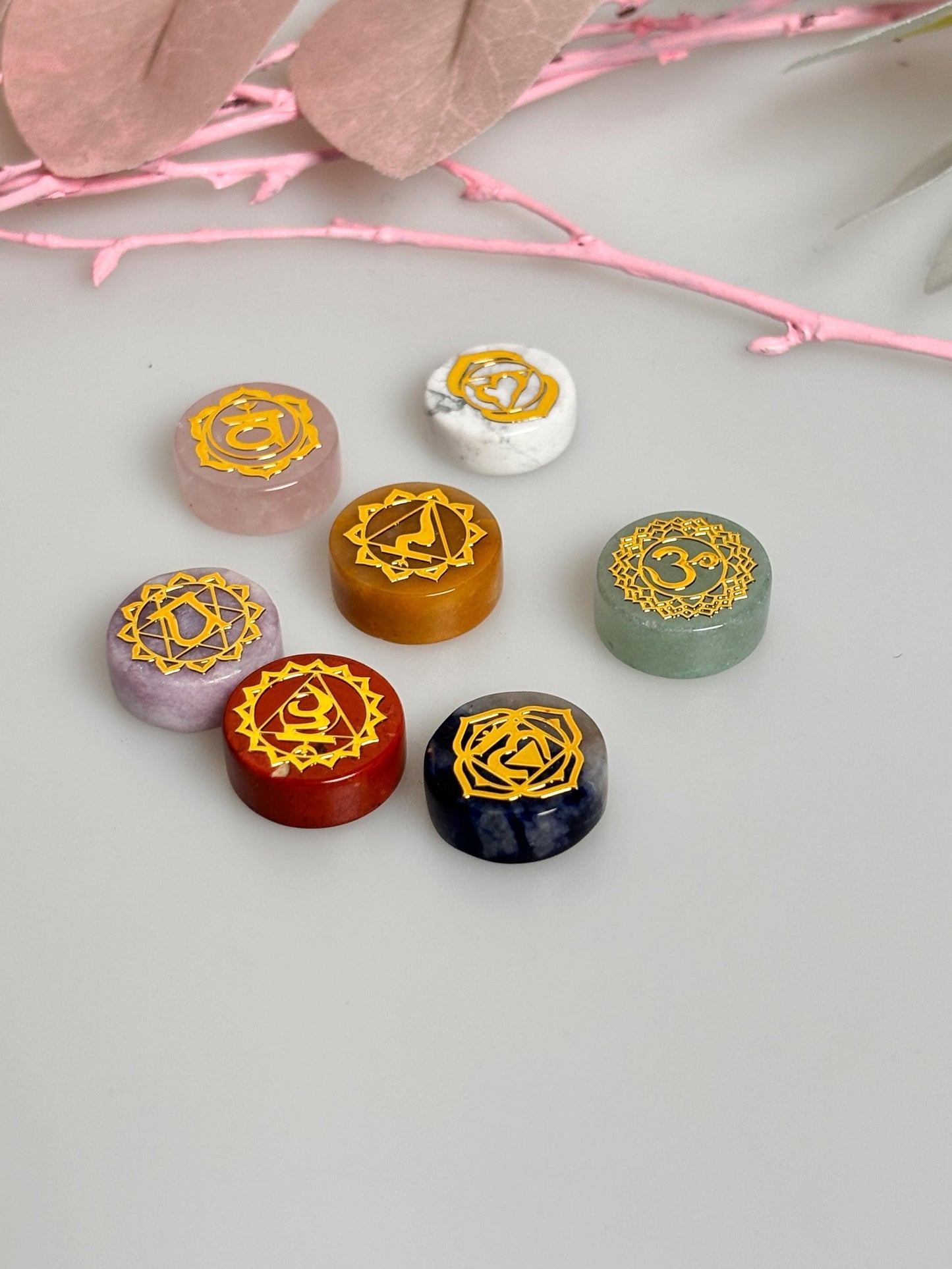 Kleine Kristall Chakra Steine Set 7 Edelsteine für Energiearbeit, Heilung & Meditation