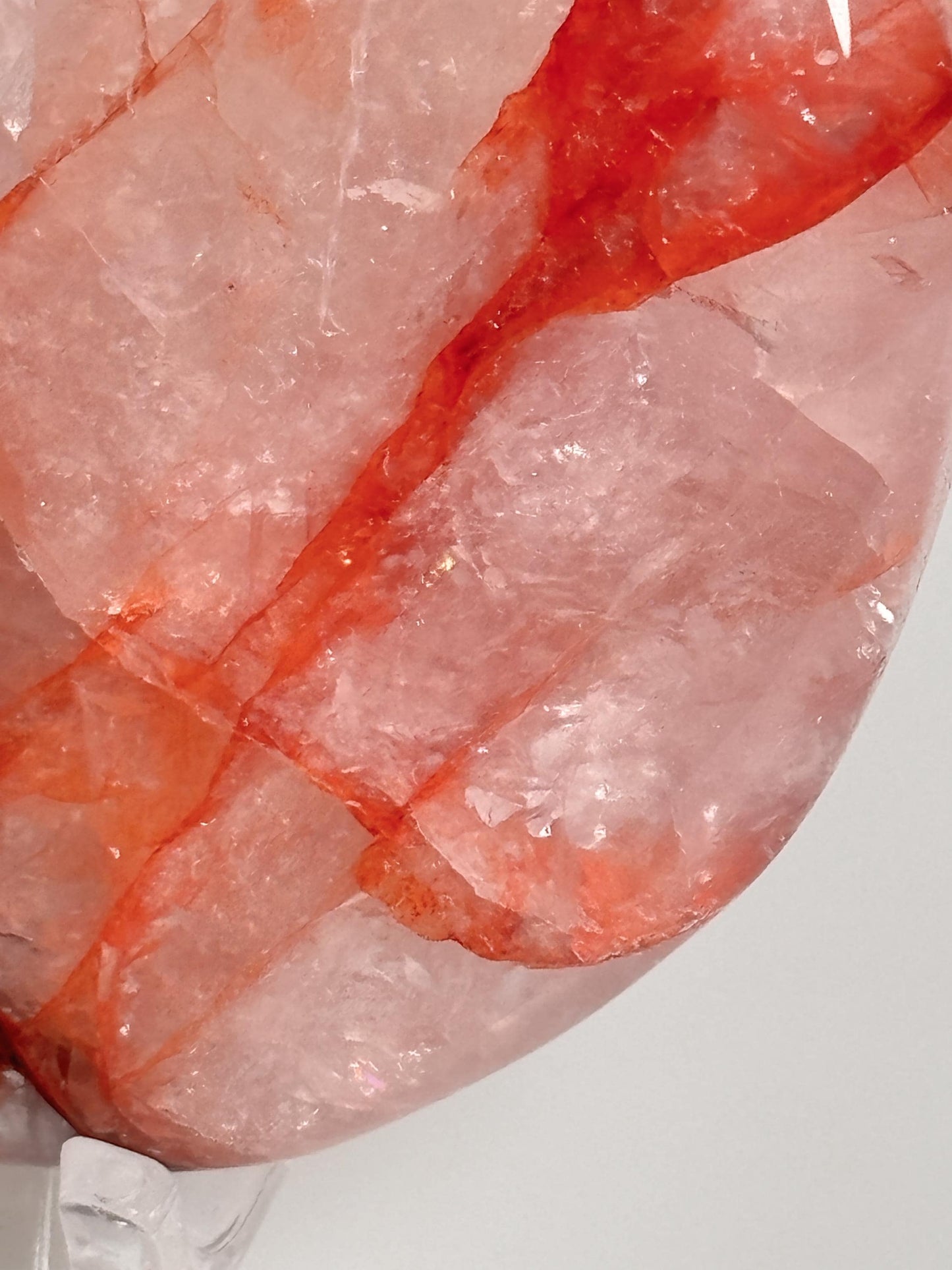 Feuerquarz Mond Carving - kleines Deko-Highlight mit tollen Regenbögen, spirituelle Deko für Harmonie und Energie