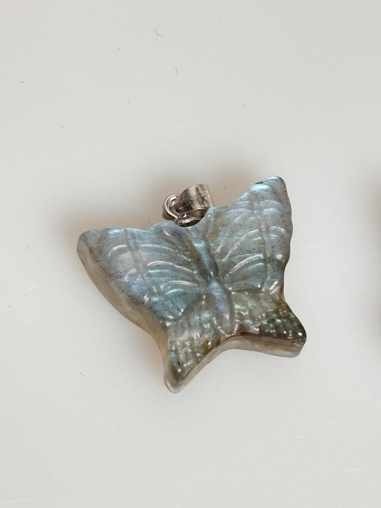 High Quality Labradorit Kettenanhänger Schmetterling Blauer Flash, hochwertiger Kristall-Schmuck für Energie und Schutz