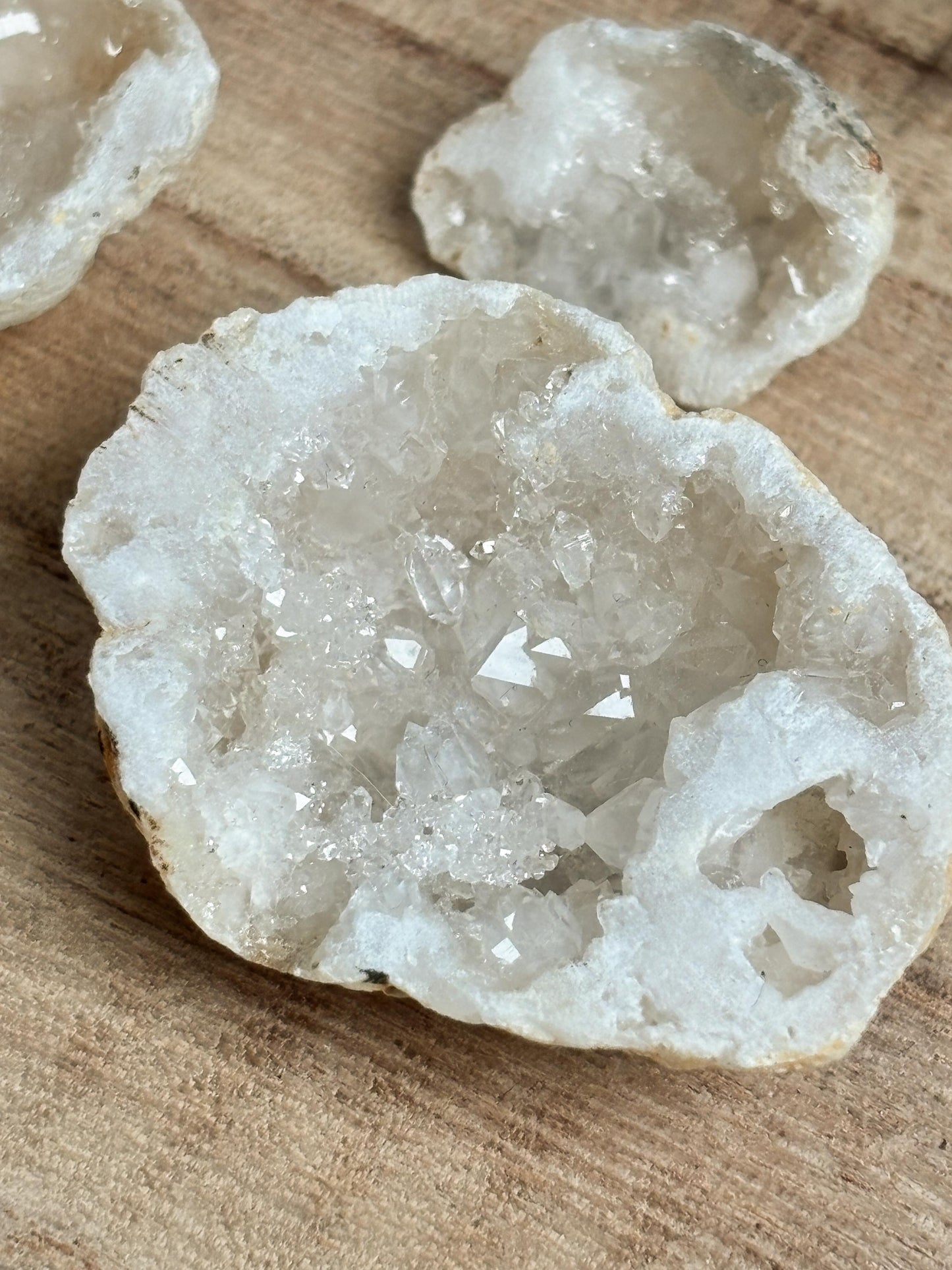 Marokko Quarz Druse mit funkelndem Glitzern | Verschiedene Größen | Natürliche Kristall-Deko für dein Zuhause