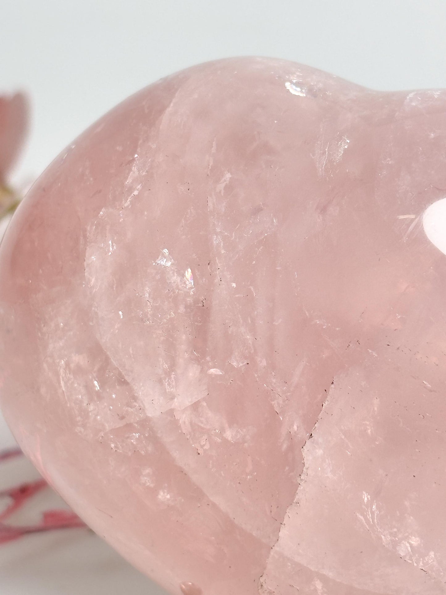 Großes Rosenquarz Herz mit optionalem Metallhalter Wunderschöne Regenbögen, Edelstein Deko für Liebe und Harmonie