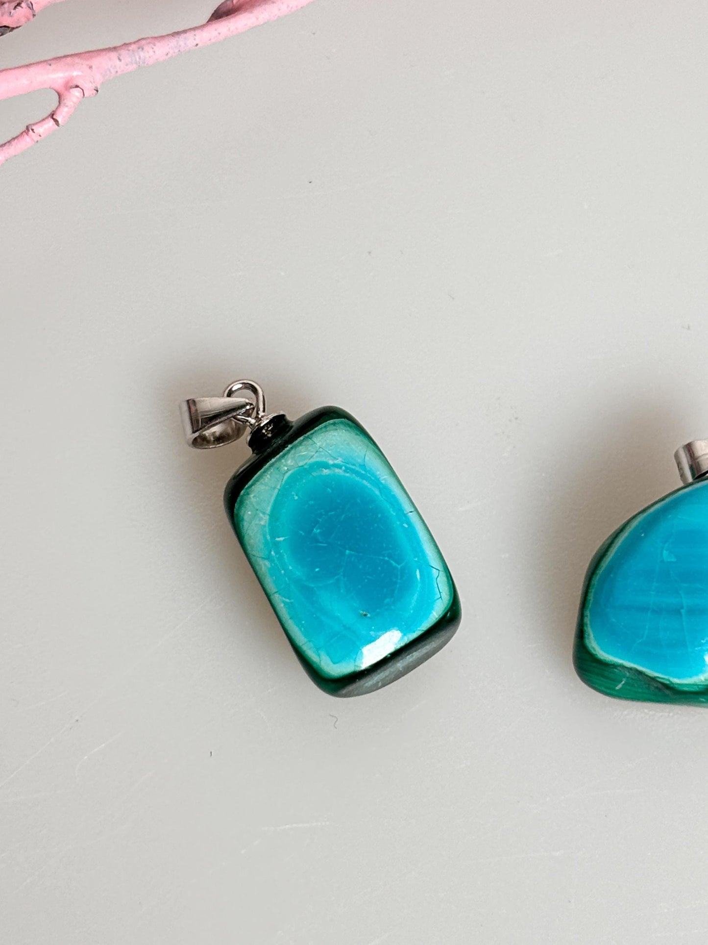 Einzigartiger Chrysokolla Malachit Kettenanhänger mit 925 Silberöse Edler grün-blauer Stein, spirituelles Geschenk
