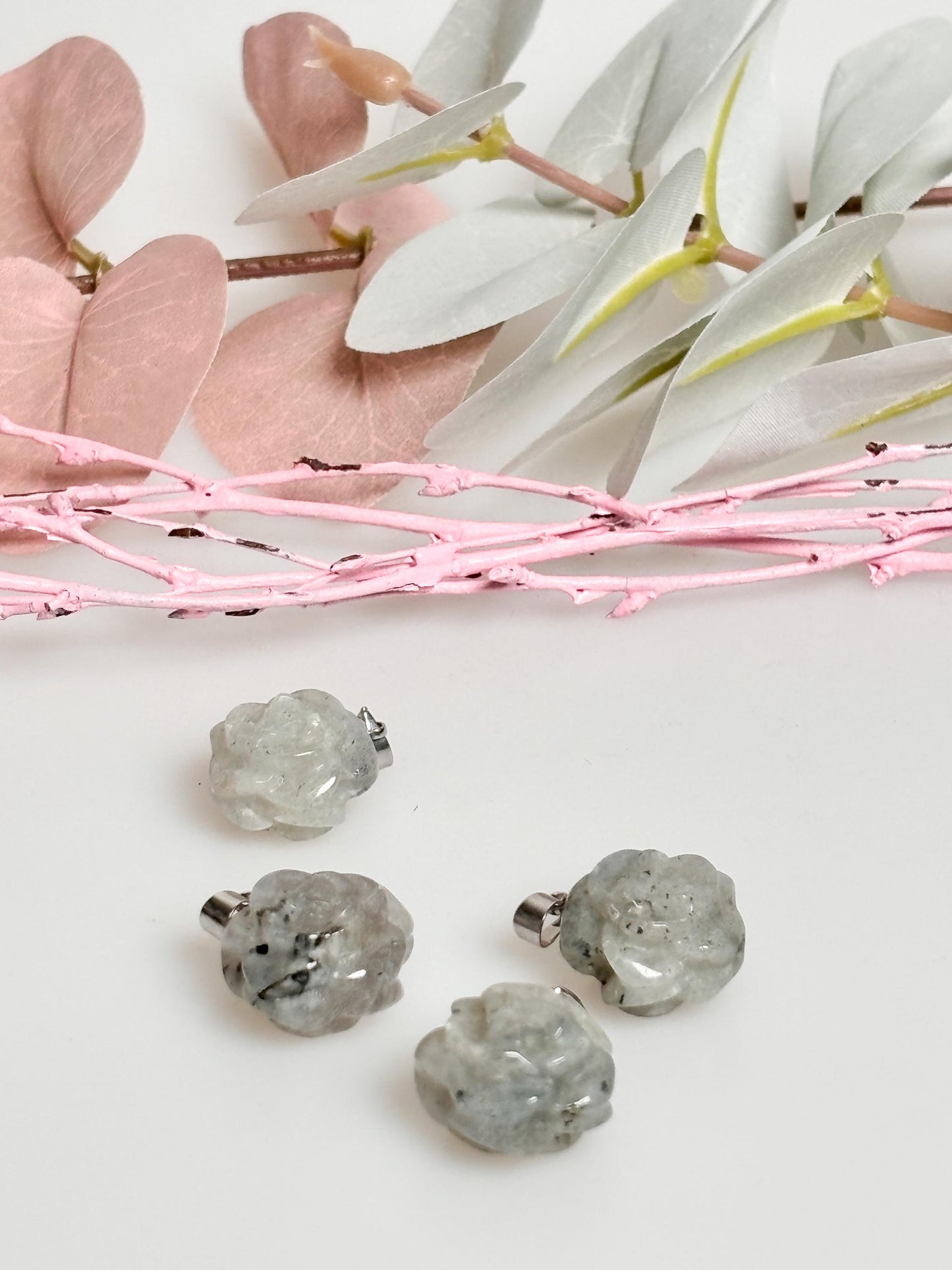 Labradorit Blumen Kettenanhänger Eleganter Schmuck mit schillerndem Labradorit