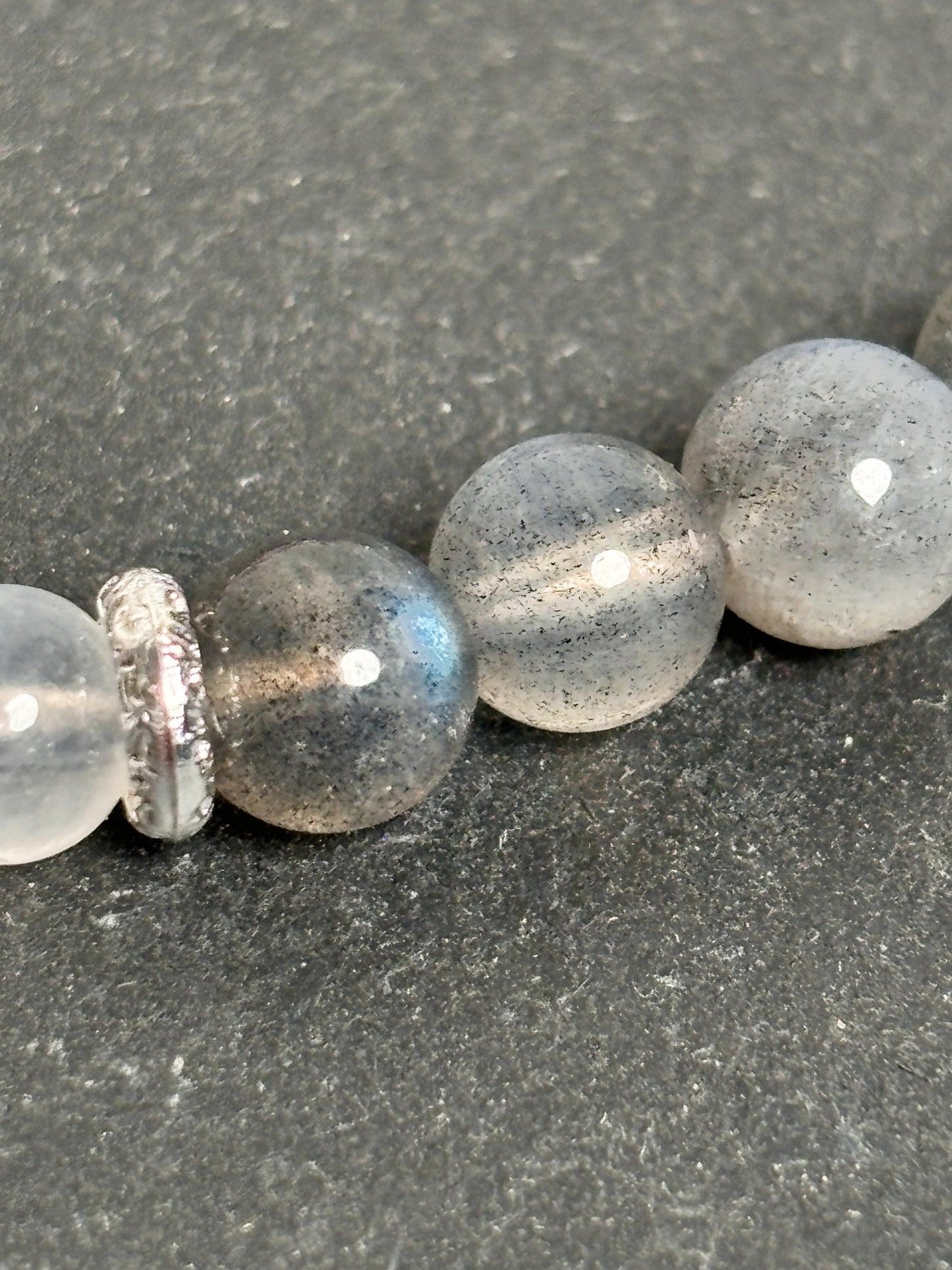 Makramee Armband mit Rosenquarz, Labradorit & Mondstein Handgefertigtes Schmuckstück mit 6mm Perlen