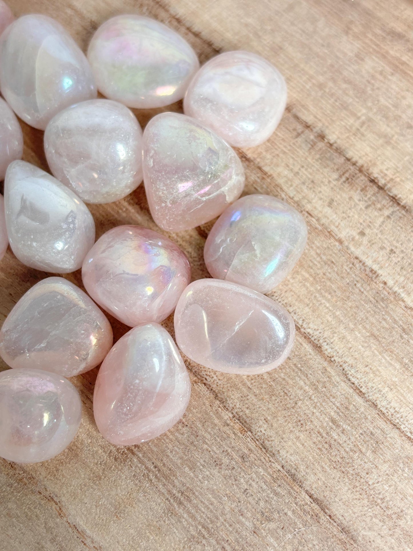 Angel Aura Rosenquarz Trommelsteine Schimmernde Heilsteine für Harmonie & Energie, ideal zur Dekoration oder Meditation