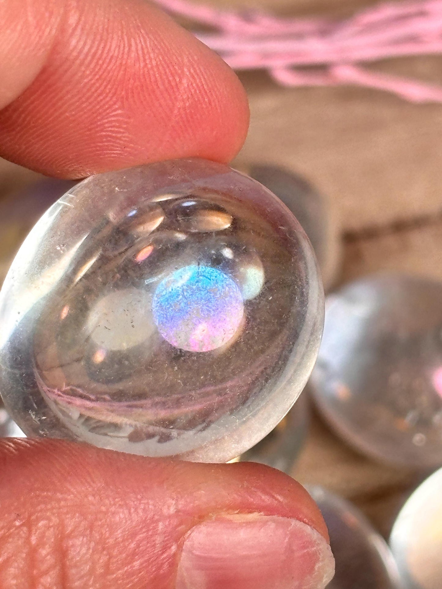 Angel Aura Quarz Trommelsteine schimmernde Regenbogen Kristalle, ideal für Meditation & Dekoration