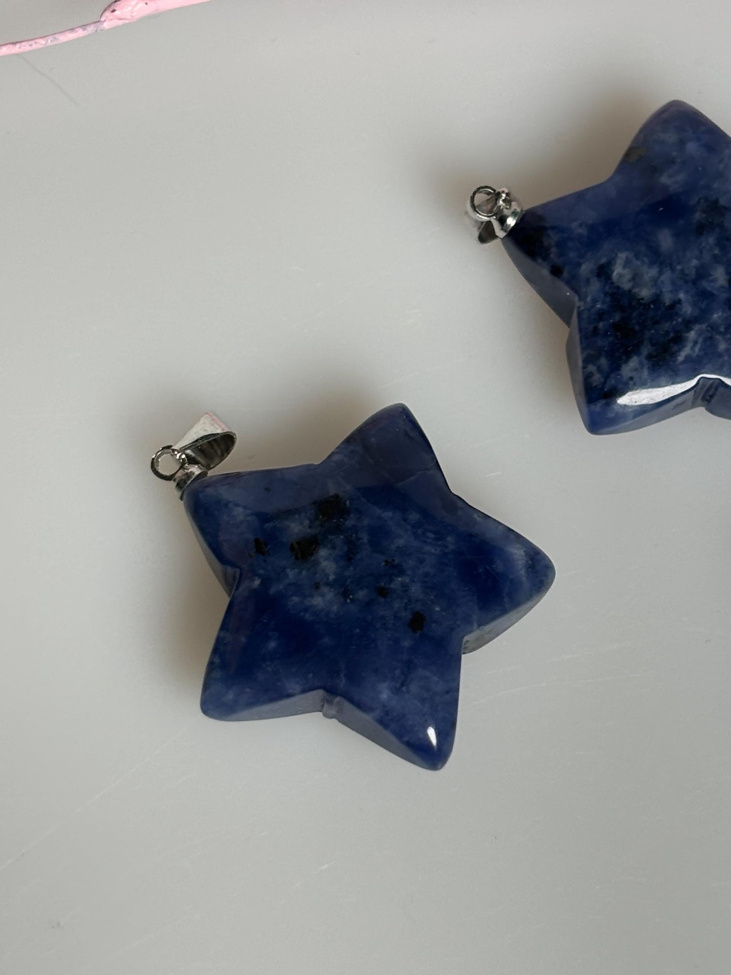Sodalith Stern Kettenanhänger Spiritueller Edelstein Schmuck, 2,5 cm, Symbol für Klarheit und Intuition