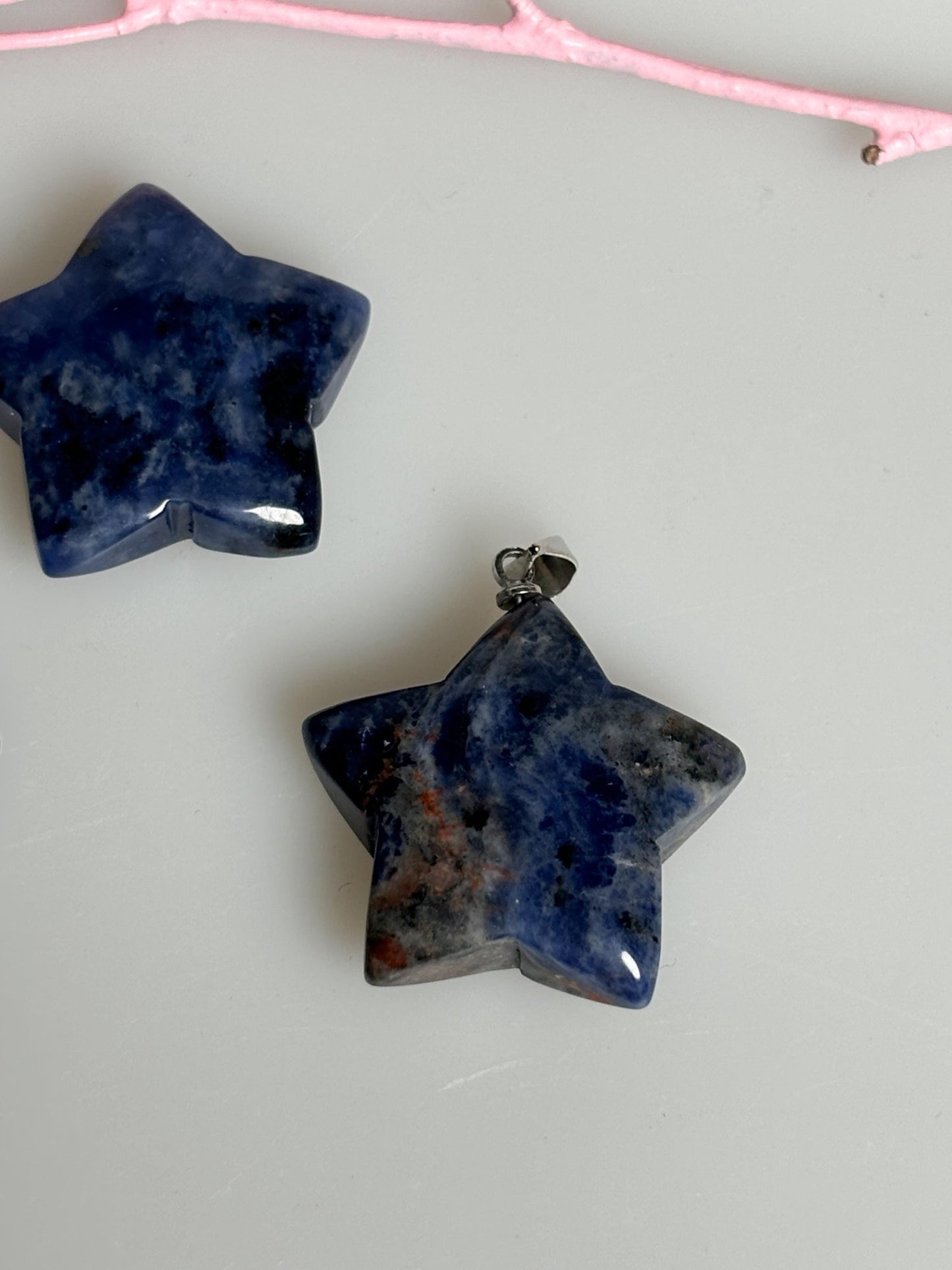 Sodalith Stern Kettenanhänger Spiritueller Edelstein Schmuck, 2,5 cm, Symbol für Klarheit und Intuition