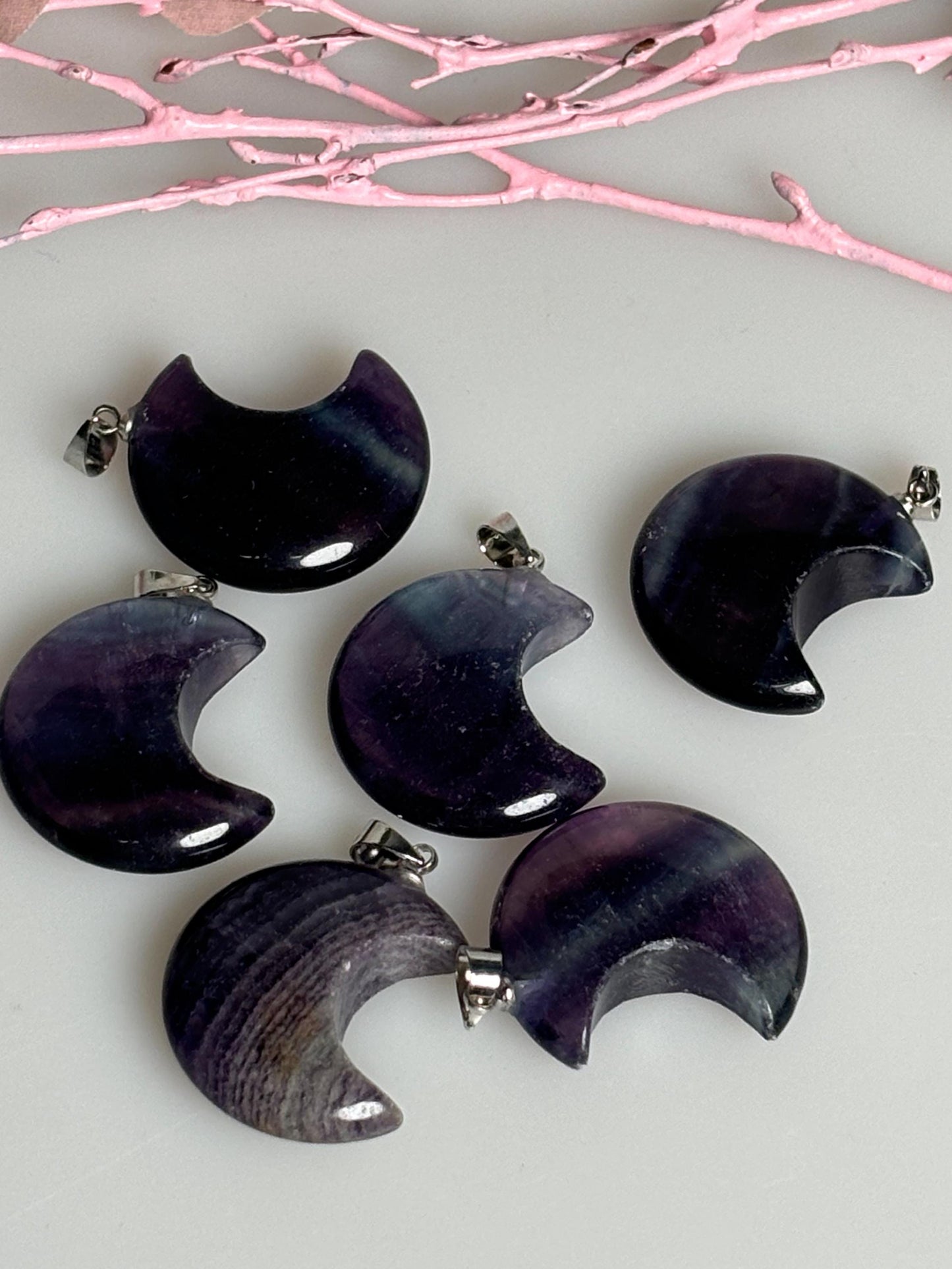 Fluorit Mond Kettenanhänger 2,4 cm Natürlicher Edelstein Schmuck für Intuition und Klarheit