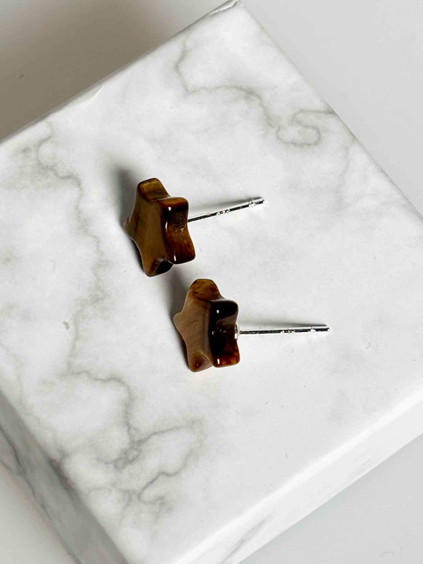 Tigerauge Ohrstecker 9mm mit 925 Silber Nadel Natürlicher Schmuck mit Schutz und Stärke