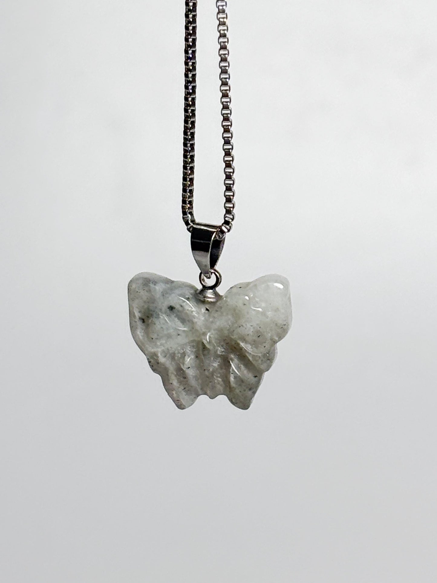 Labradorit Schmetterling Kettenanhänger Magischer Schmuck mit schillerndem Stein