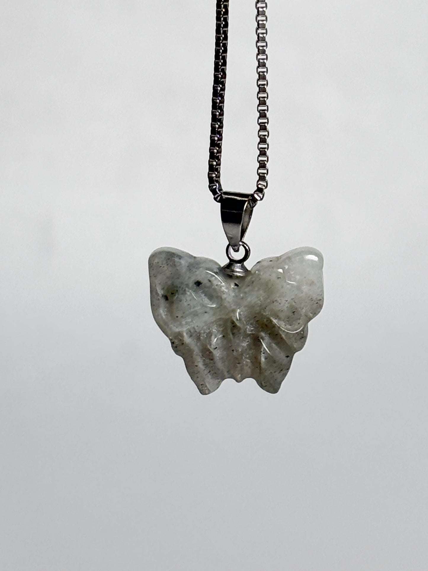 Labradorit Schmetterling Kettenanhänger Magischer Schmuck mit schillerndem Stein