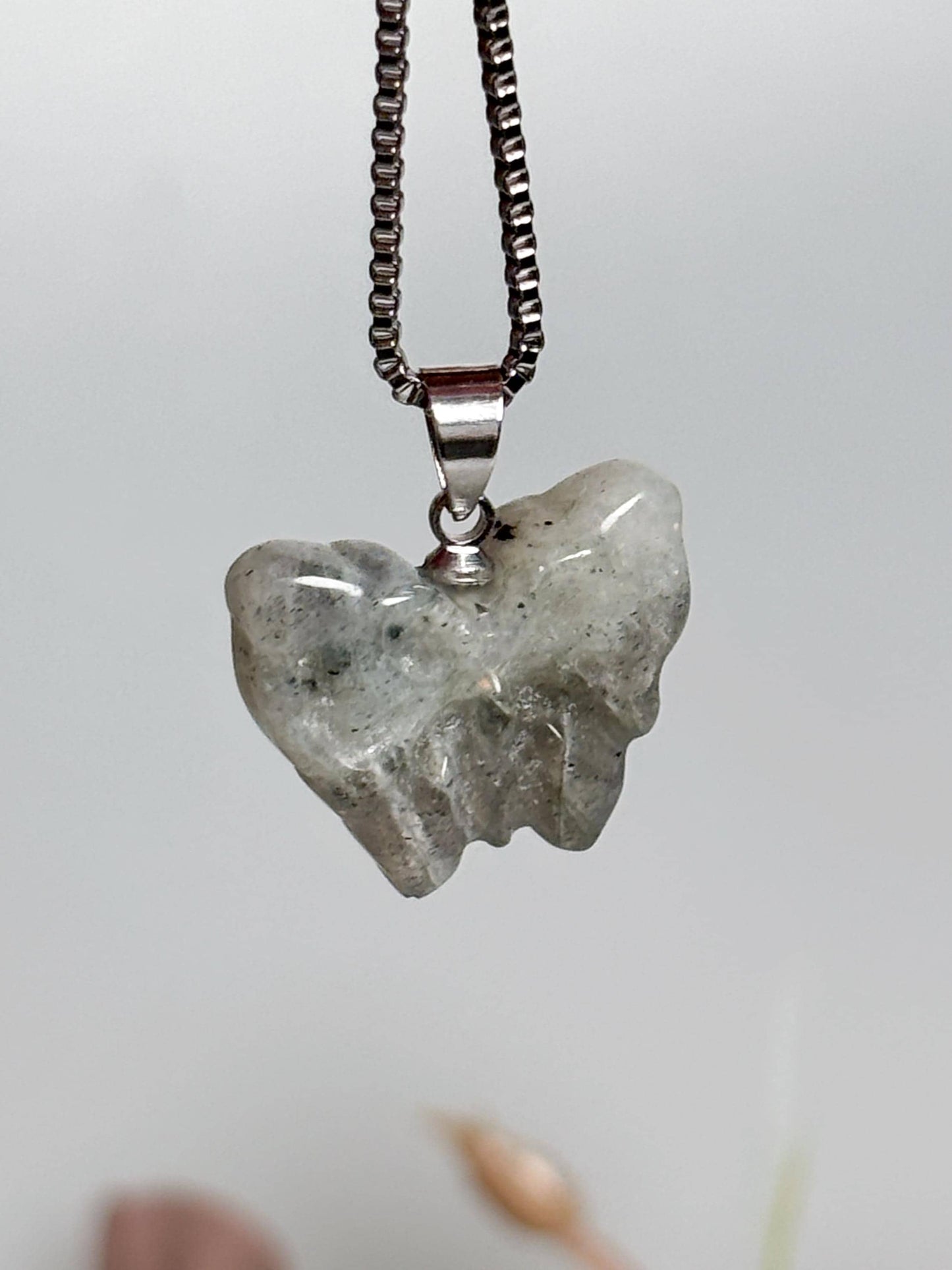 Labradorit Schmetterling Kettenanhänger Magischer Schmuck mit schillerndem Stein