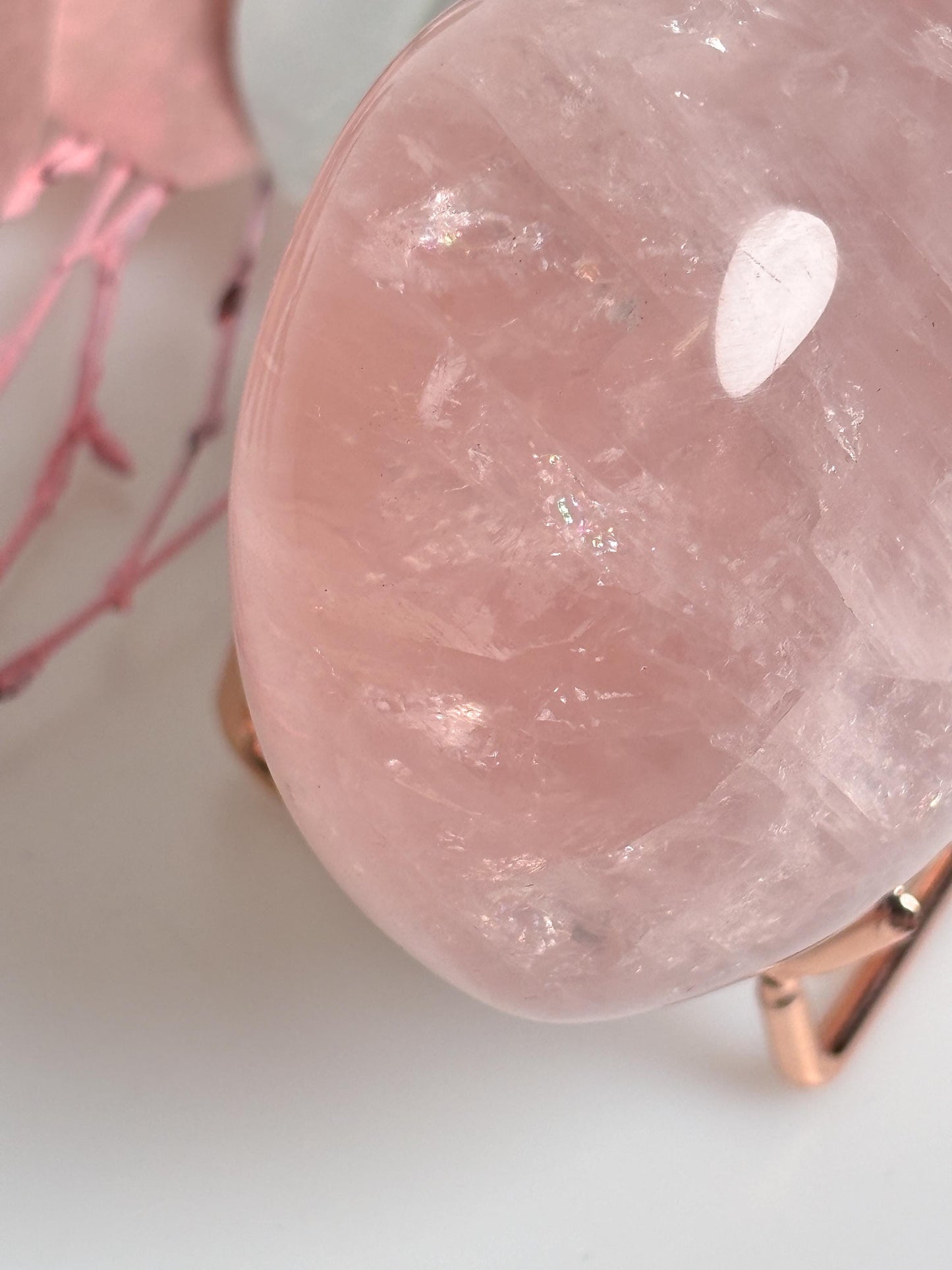 Großes Rosenquarz Herz mit optionalem Metallhalter Wunderschöne Regenbögen, Edelstein Deko für Liebe und Harmonie