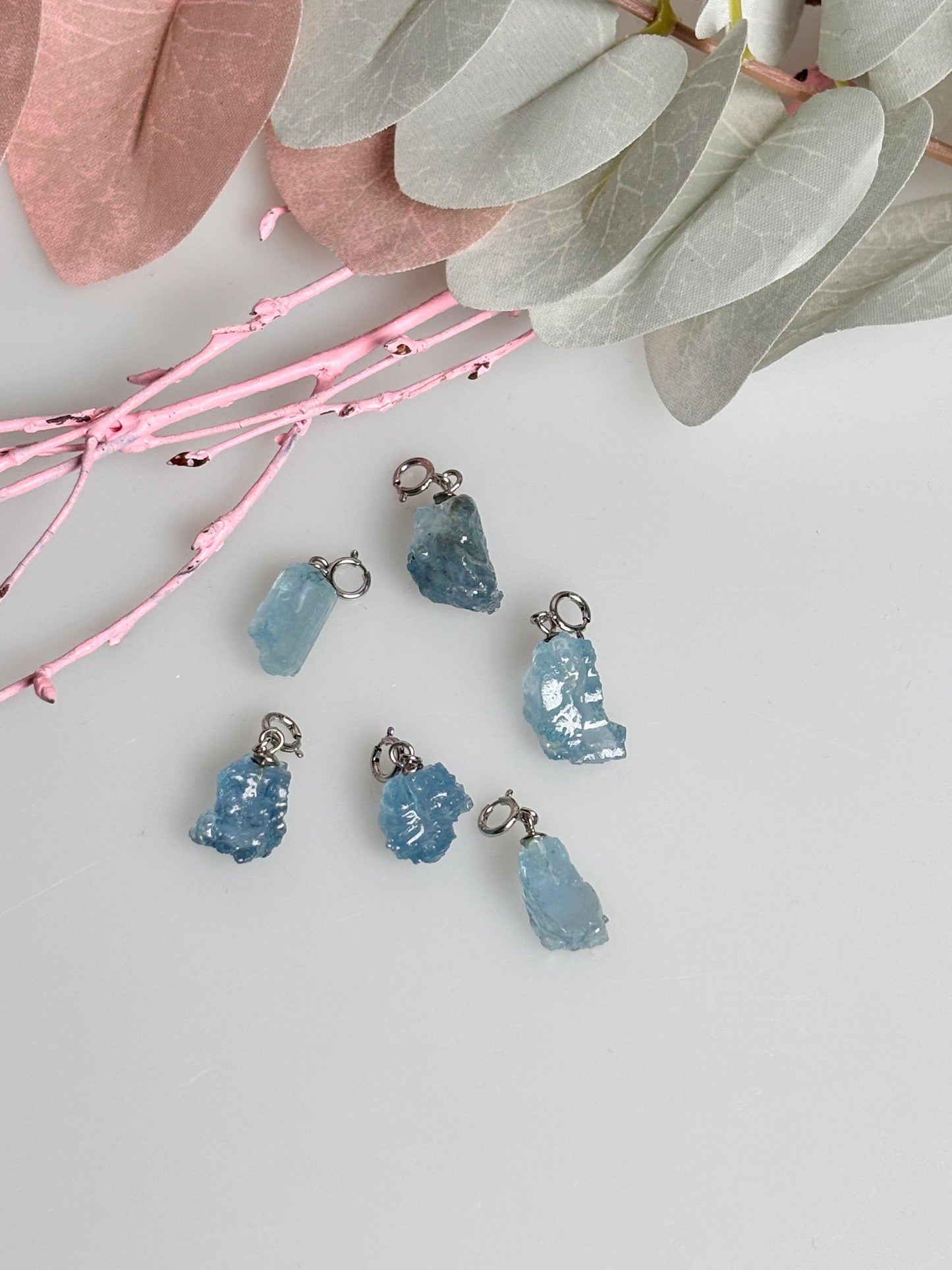 Natürlicher Aquamarin Rohstein Kettenanhänger 925 Silber Öse Transparenter Edelstein Schmuck