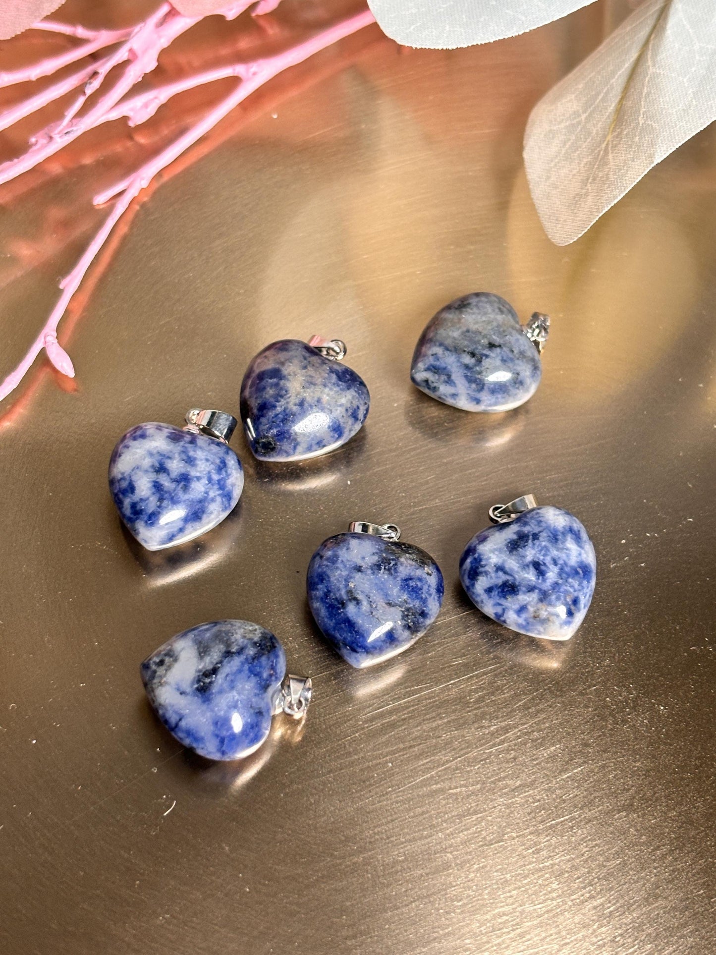 Kleiner Sodalith Herzanhänger Edler Schmuck aus Naturstein Spirituelles Geschenk & Begleiter