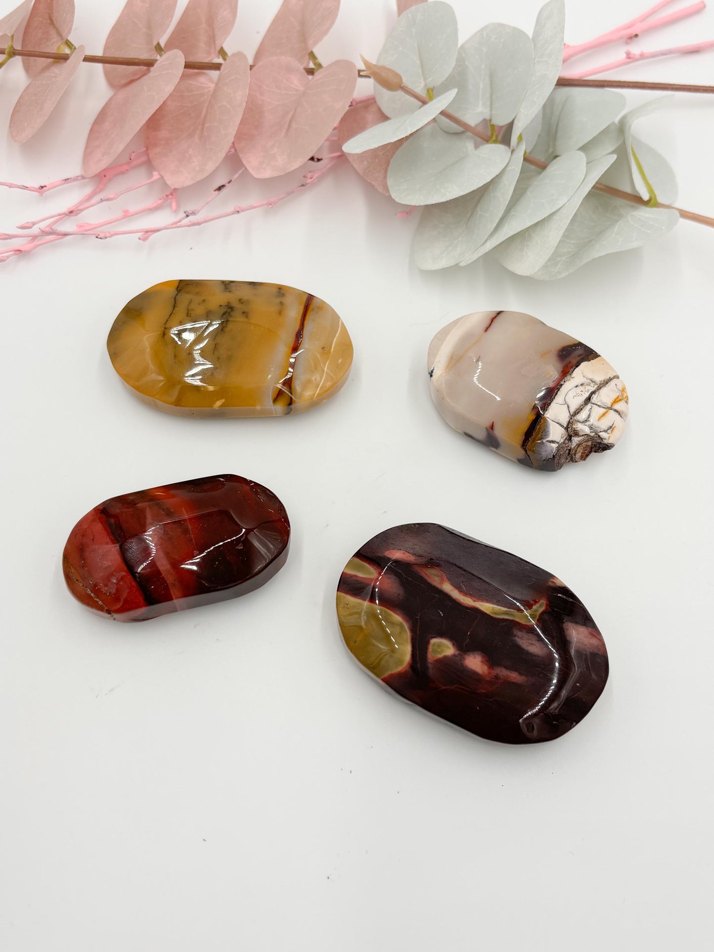 Mookaite Palmstone Handstein in verschiedenen Farben, energetischer Kristall zur Erdung & Balance