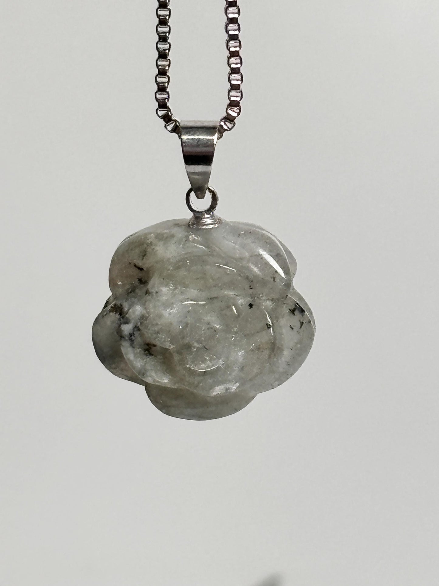 Labradorit Blumen Kettenanhänger Eleganter Schmuck mit schillerndem Labradorit
