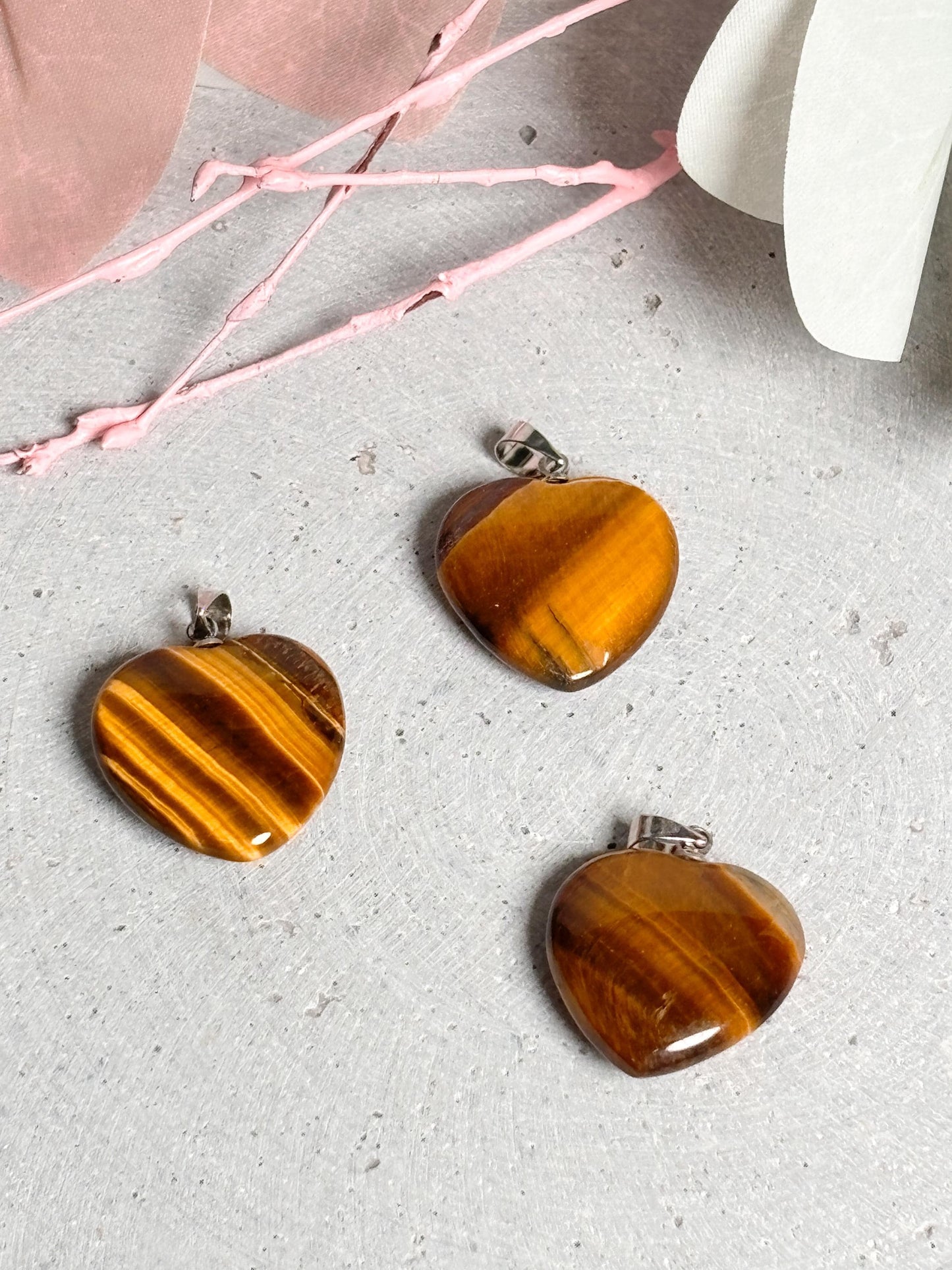 Schimmernder Tigerauge Herz Kettenanhänger Mystischer Schmuck mit kraftvoller Energie