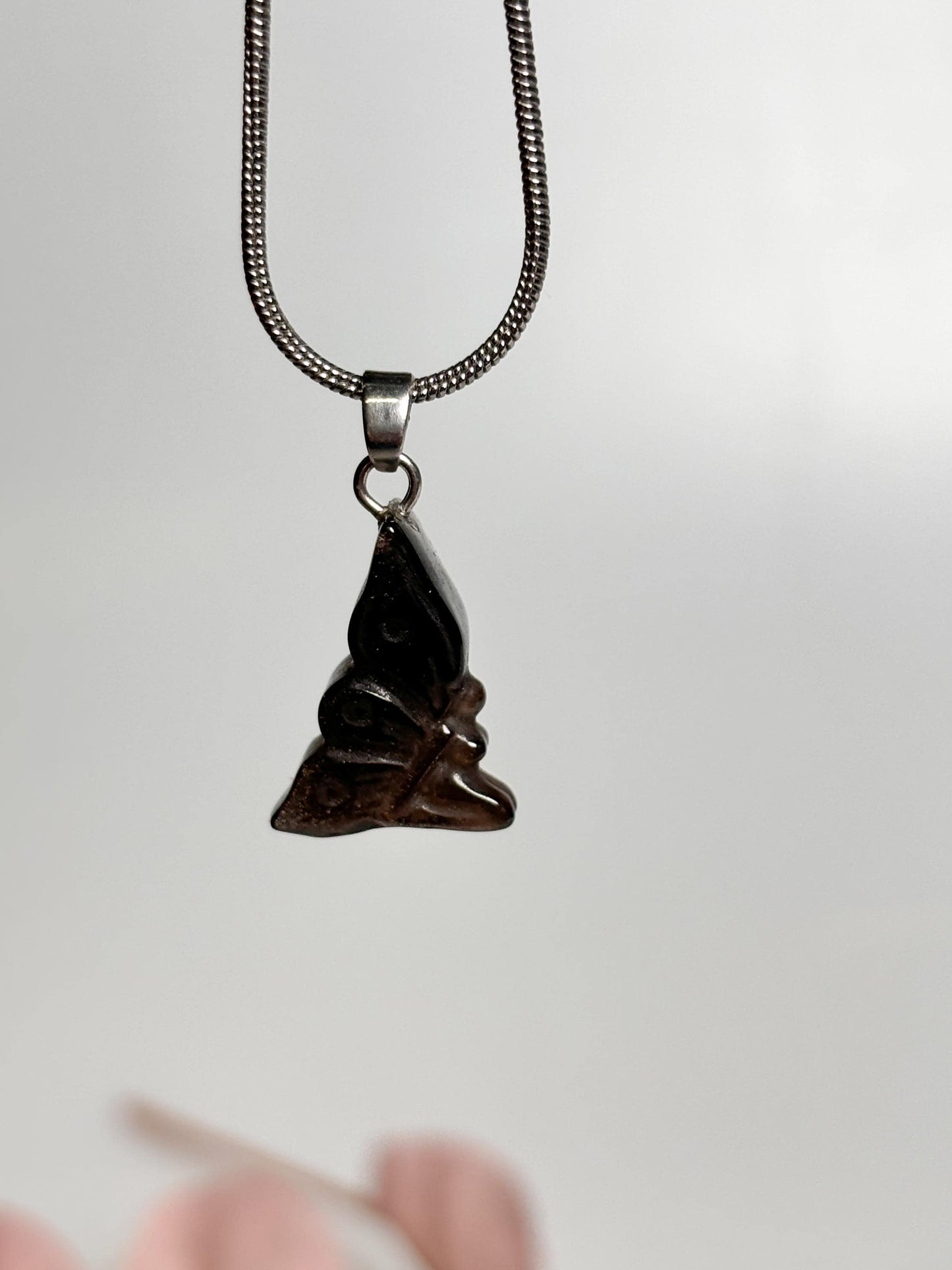 Kleine Feen Kettenanhänger aus schwarzem Obsidian Schutz & Energie