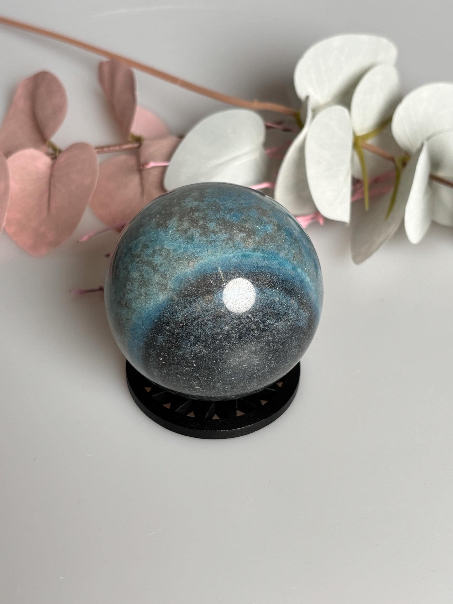 Troilite Kugel 5cm Wunderschöne Blautöne, einzigartiger Edelstein, perfekte Deko für Zuhause und Büro
