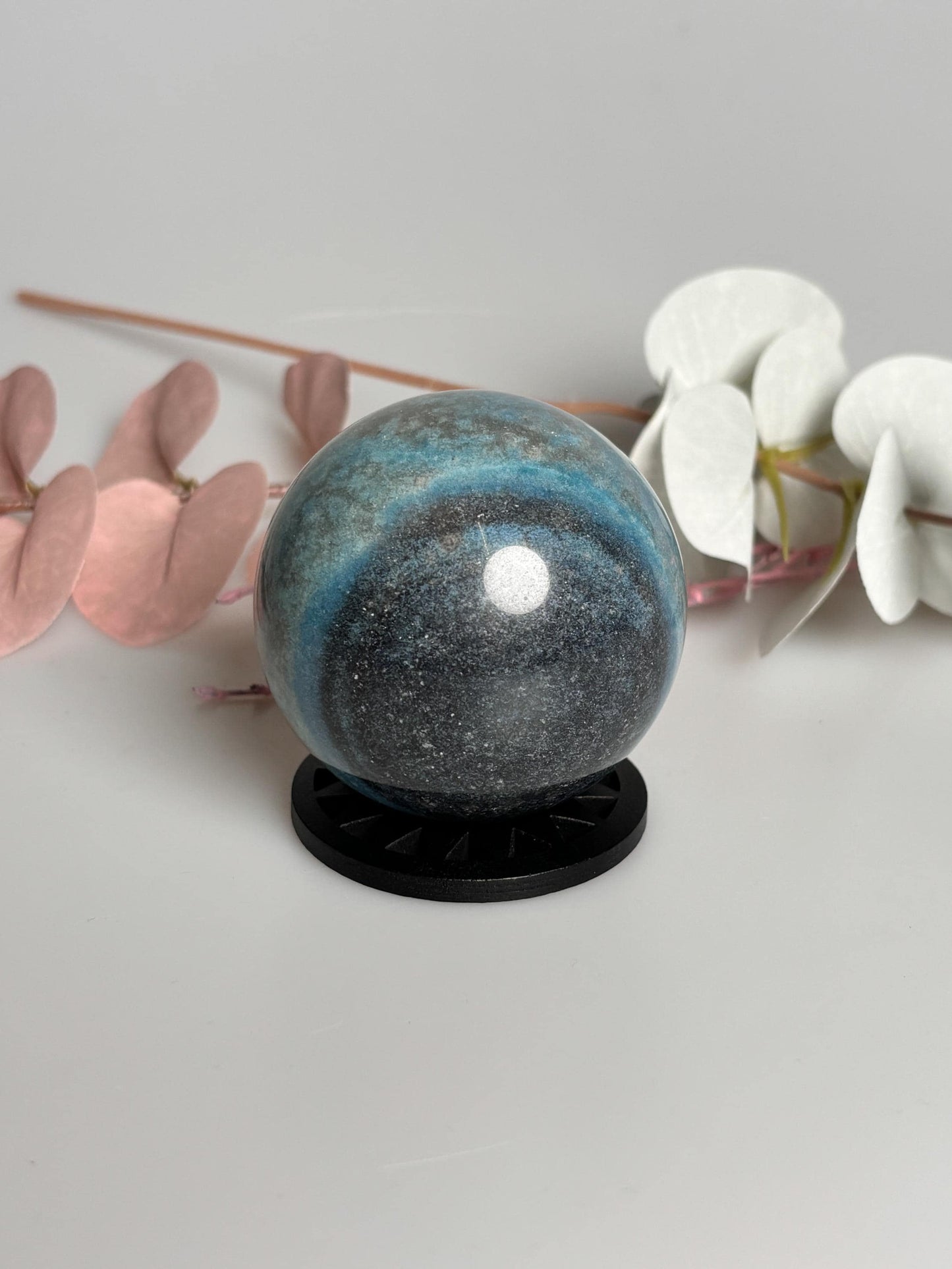 Troilite Kugel 5cm Wunderschöne Blautöne, einzigartiger Edelstein, perfekte Deko für Zuhause und Büro