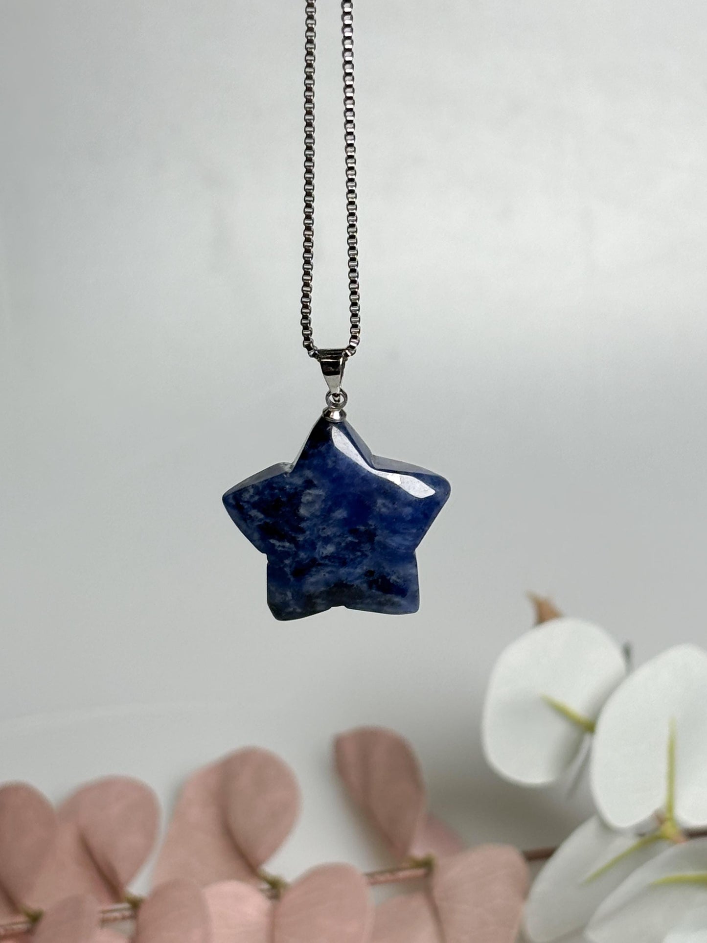 Sodalith Stern Kettenanhänger Spiritueller Edelstein Schmuck, 2,5 cm, Symbol für Klarheit und Intuition
