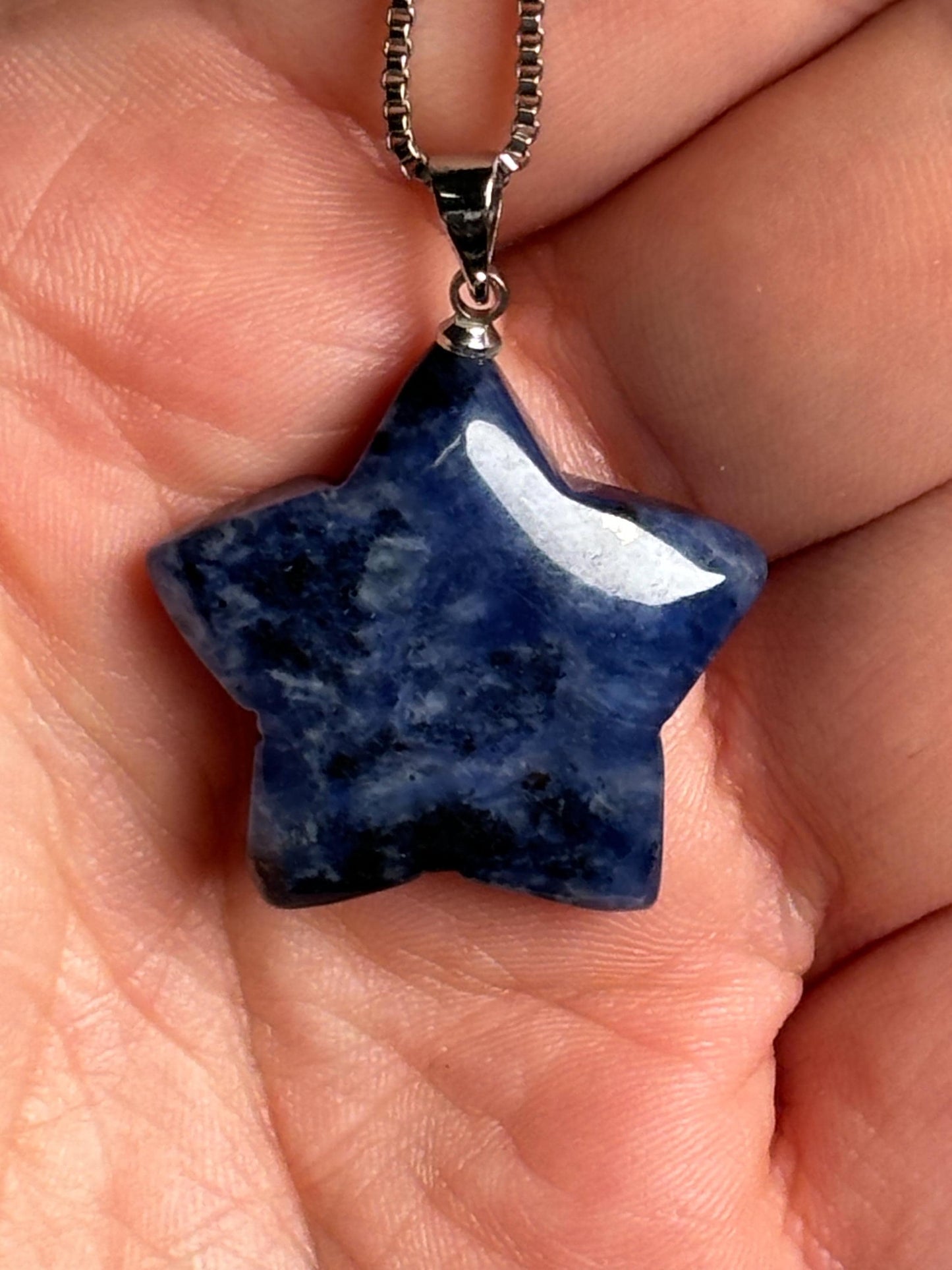 Sodalith Stern Kettenanhänger Spiritueller Edelstein Schmuck, 2,5 cm, Symbol für Klarheit und Intuition