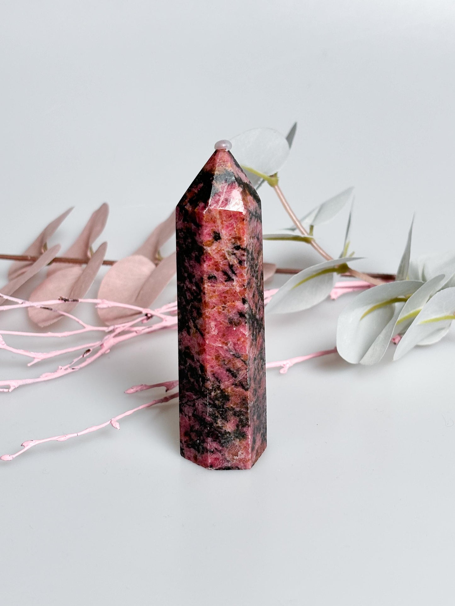 Rhodonit Türme Energetische Kristalle in 2 Größen für Meditation und Dekoration