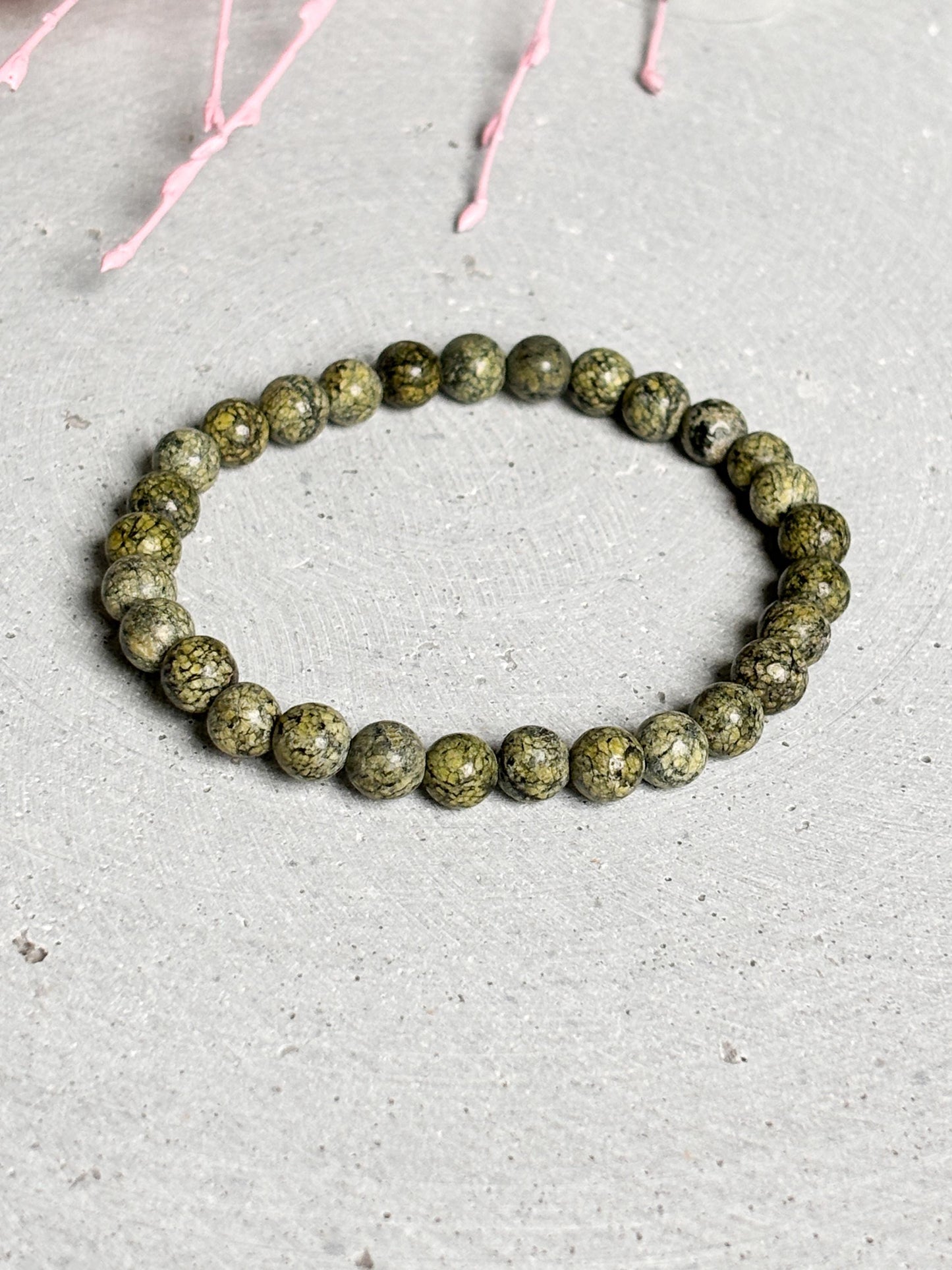 Elastisches Armband aus Schlangenhaut Jaspis Spirituelles Schmuckstück für Schutz und Stabilität, Natursteinarmband