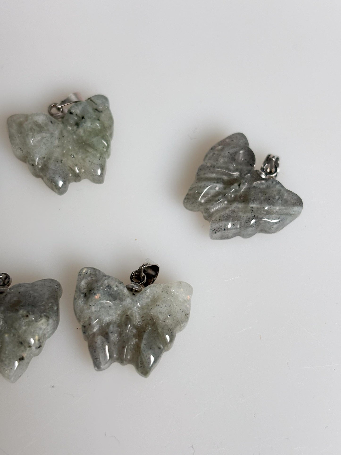 Labradorit Schmetterling Kettenanhänger Magischer Schmuck mit schillerndem Stein
