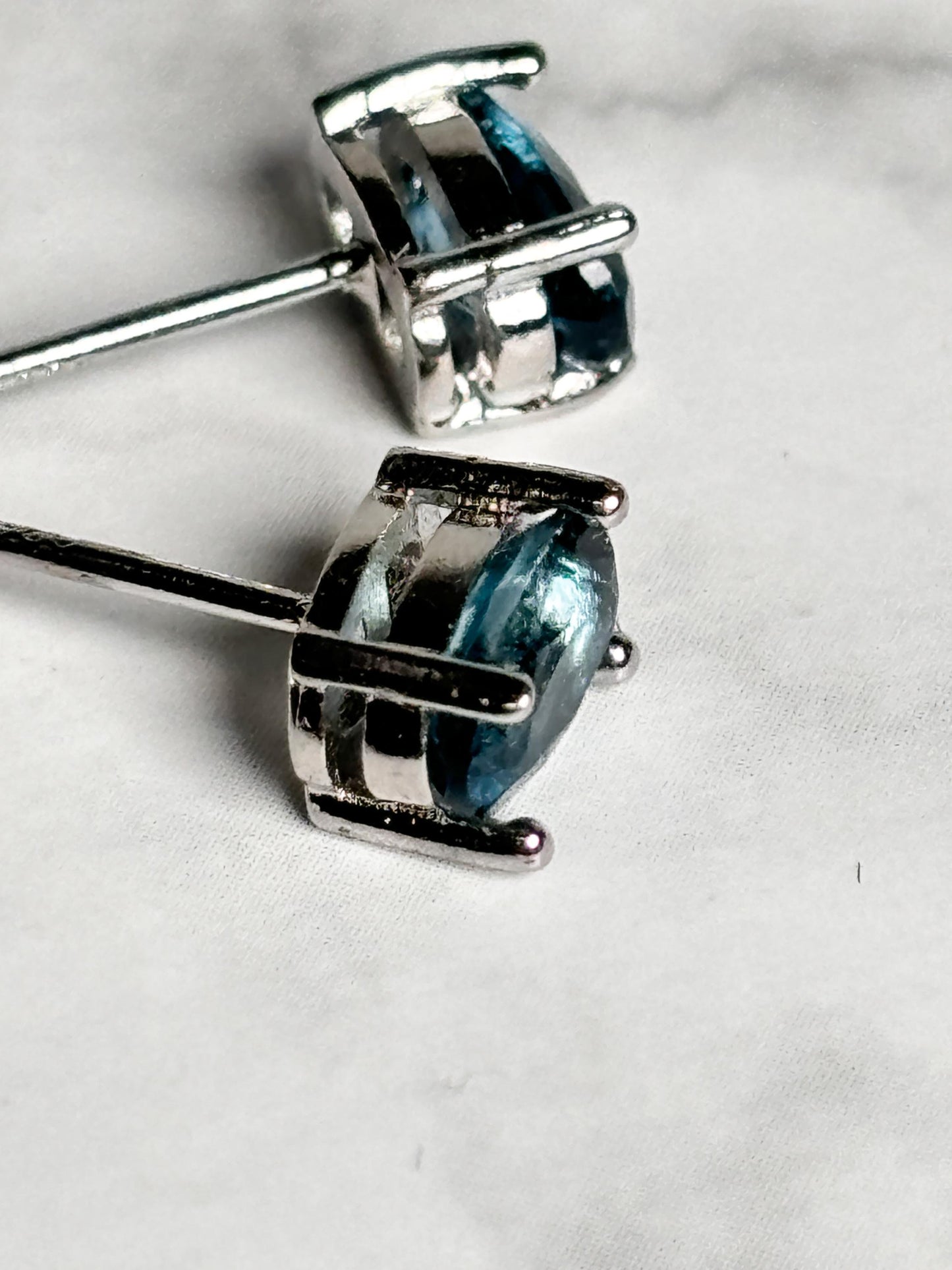London Blue Topas Ohrstecker mit 925 Silber Eleganter Ohrschmuck