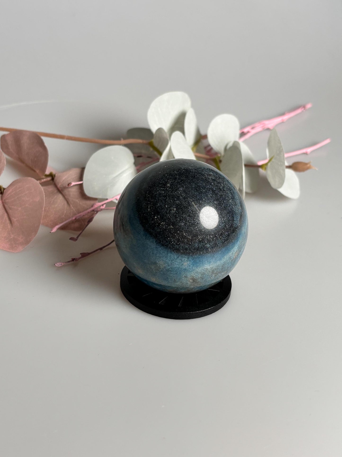 Troilite Kugel 5cm Wunderschöne Blautöne, einzigartiger Edelstein, perfekte Deko für Zuhause und Büro