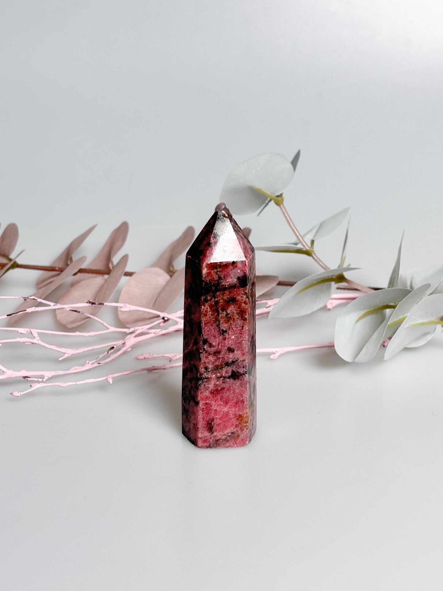 Rhodonit Türme Energetische Kristalle in 2 Größen für Meditation und Dekoration